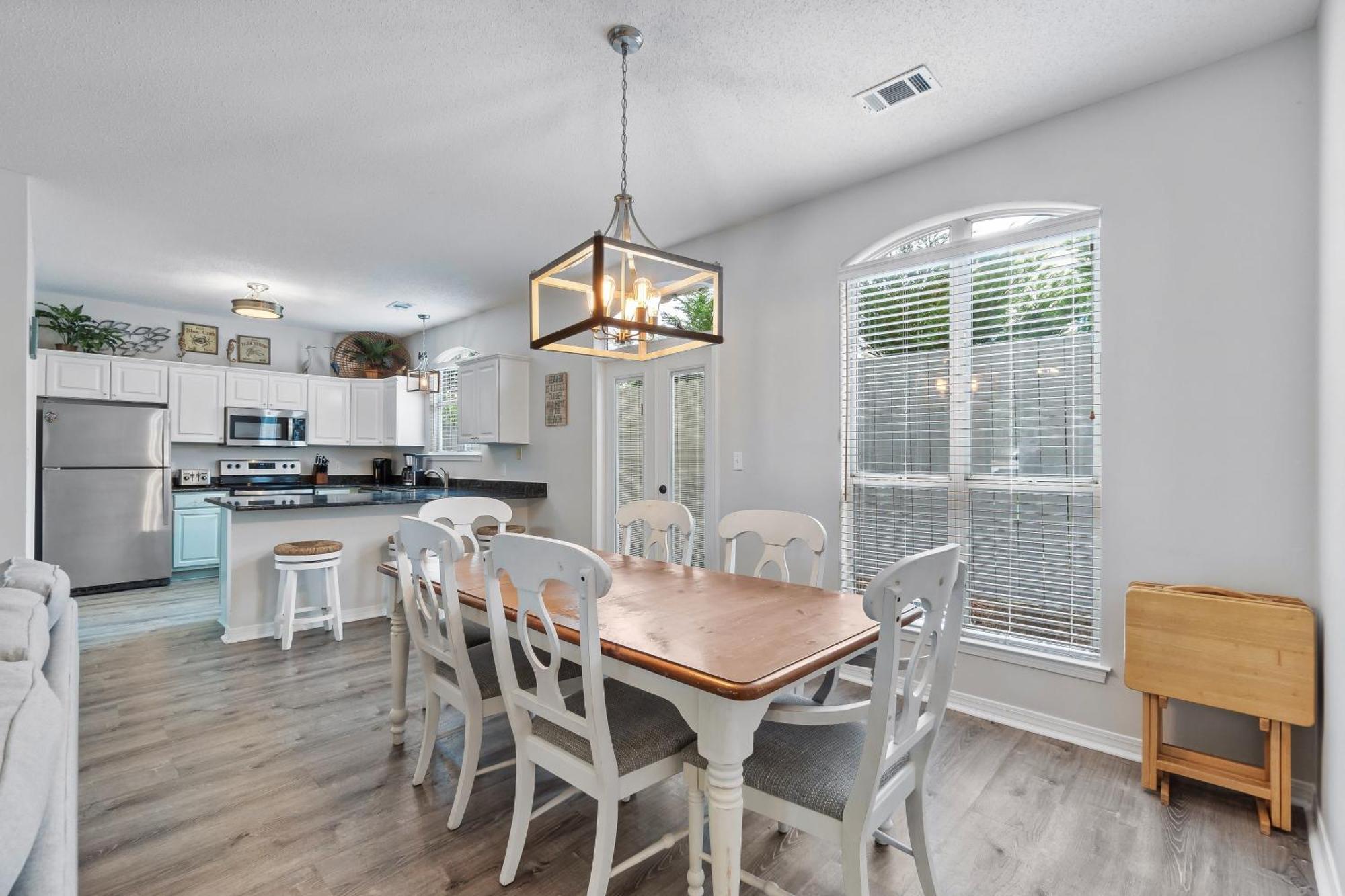 Luxury House Steps From Pool And Short Walk To Private Pavilion *