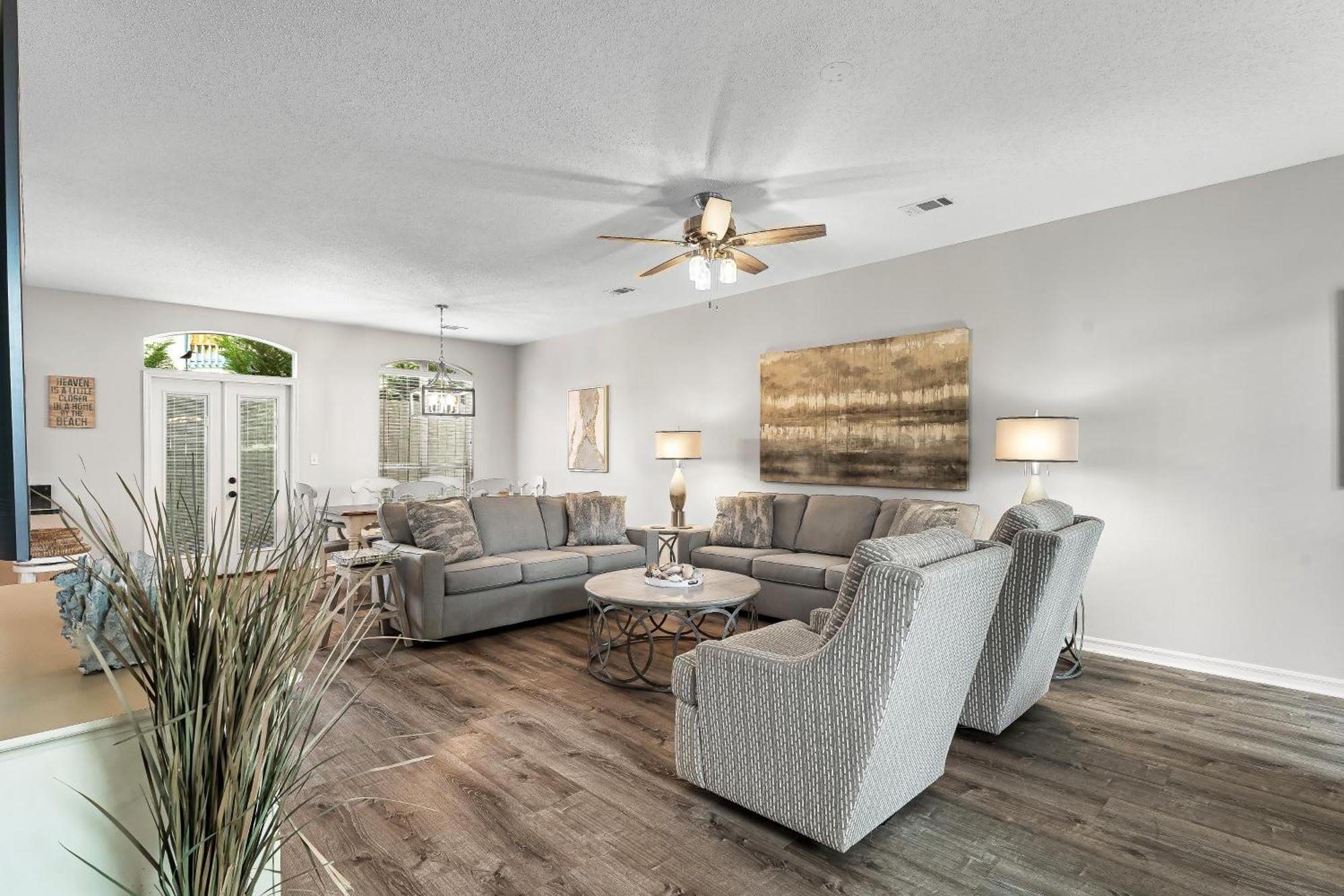 Luxury House Steps From Pool And Short Walk To Private Pavilion Holiday home *