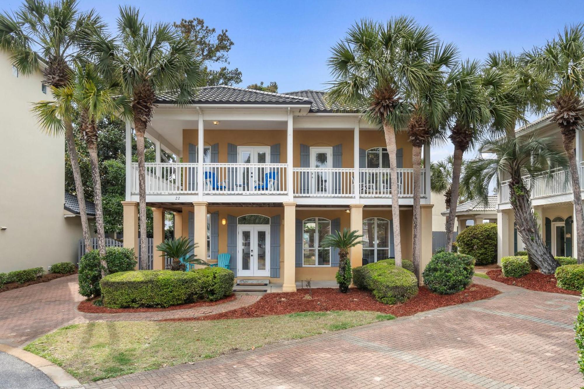Luxury House Steps From Pool And Short Walk To Private Pavilion Holiday home *