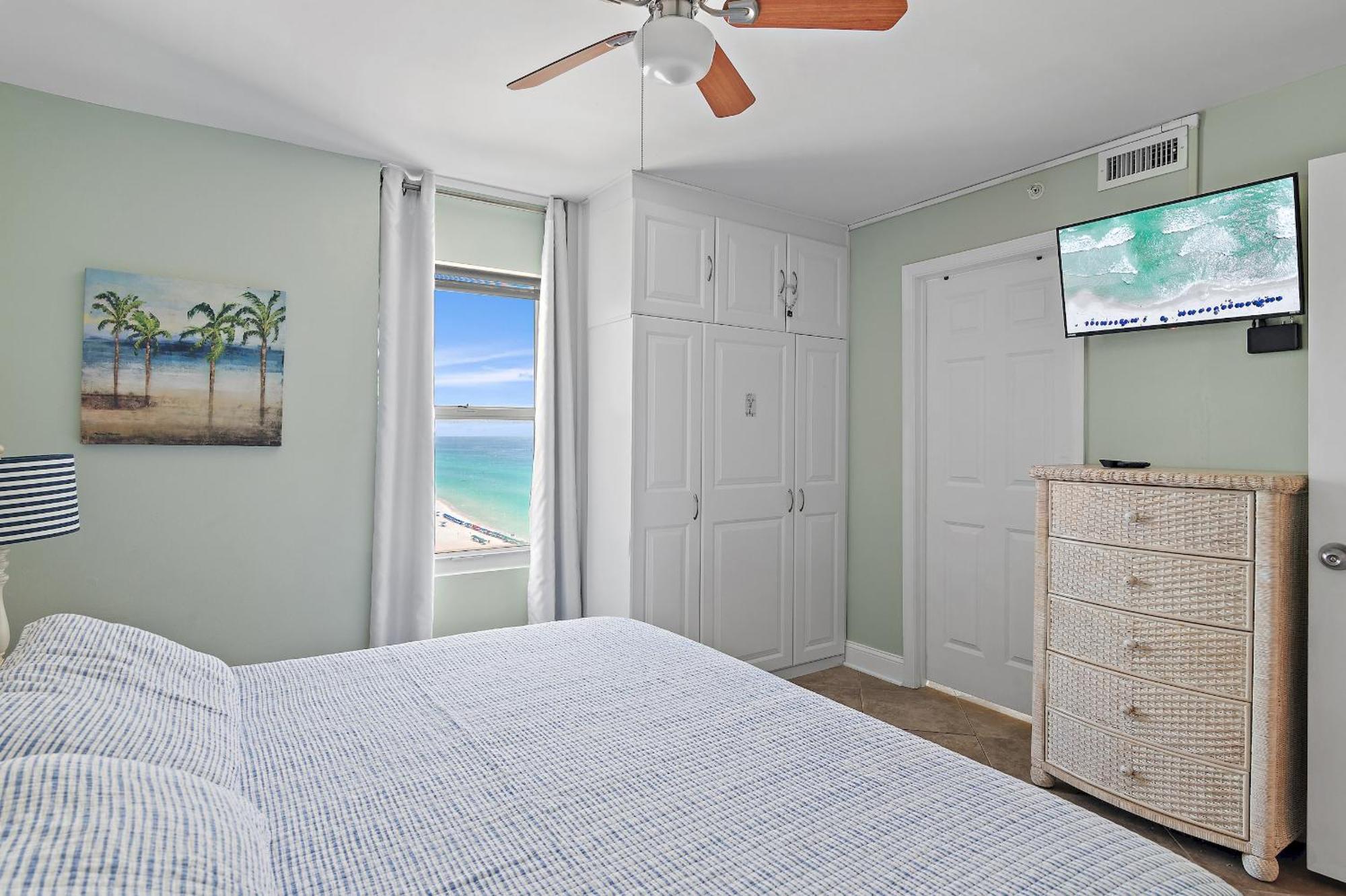 Biggest 2 Bedroom Corner Unit, 16th Flr Beachfront At Pelican