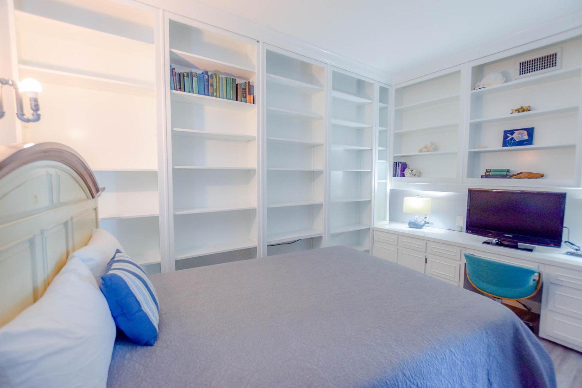 Shoreline Towers #3121 Apartment