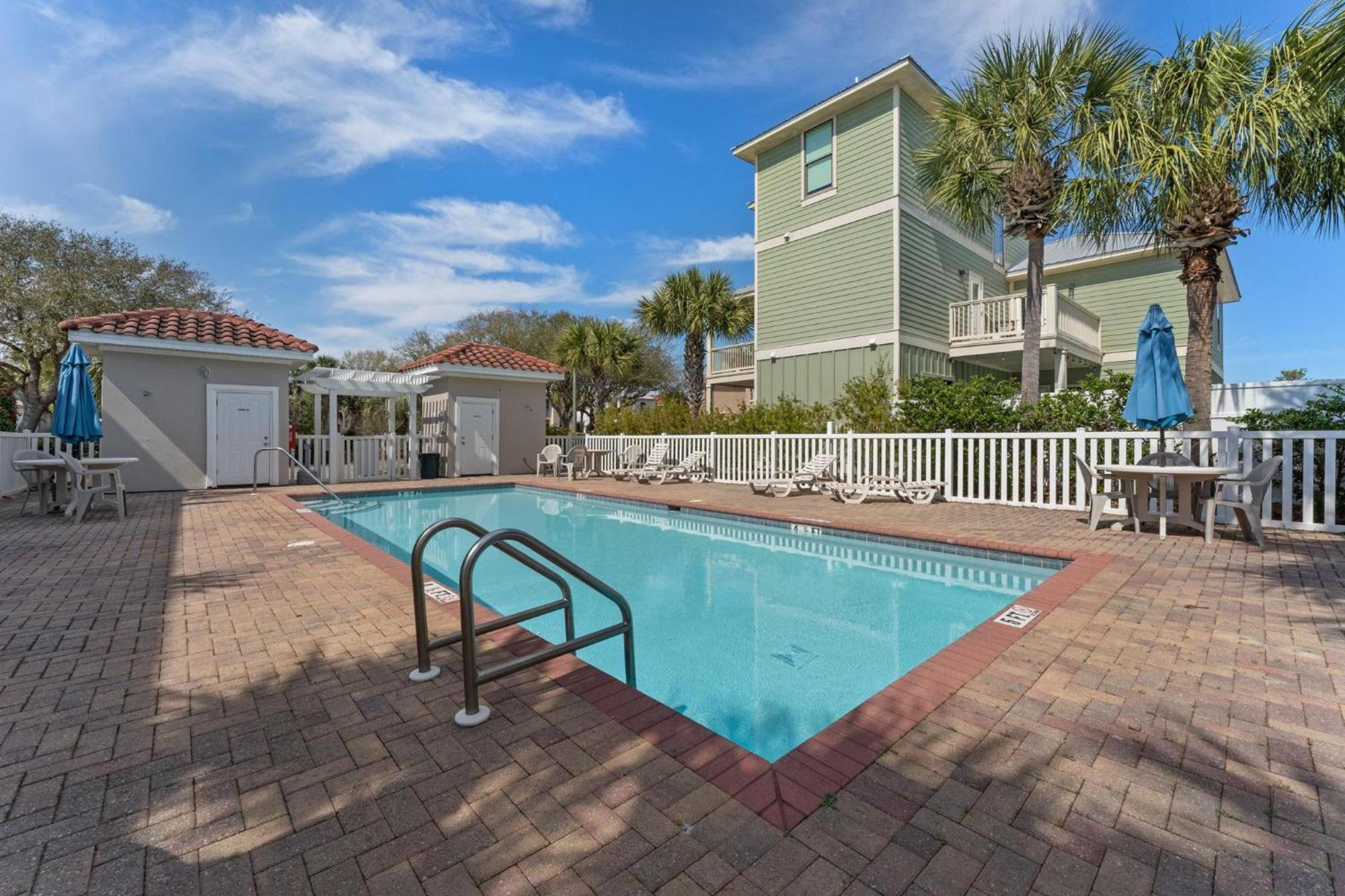 Aquaholic G S 77 Saint Francis Dr N * Destin