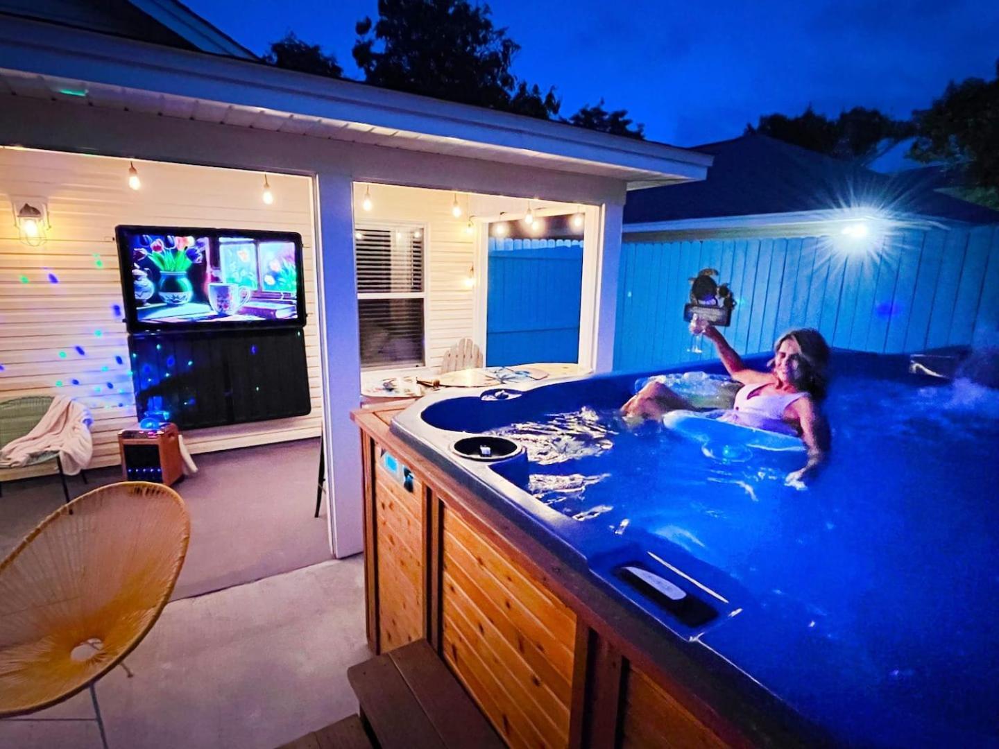 Holiday home Private Access, Fenced Yard & Pet Friendly, Pool, Life House *