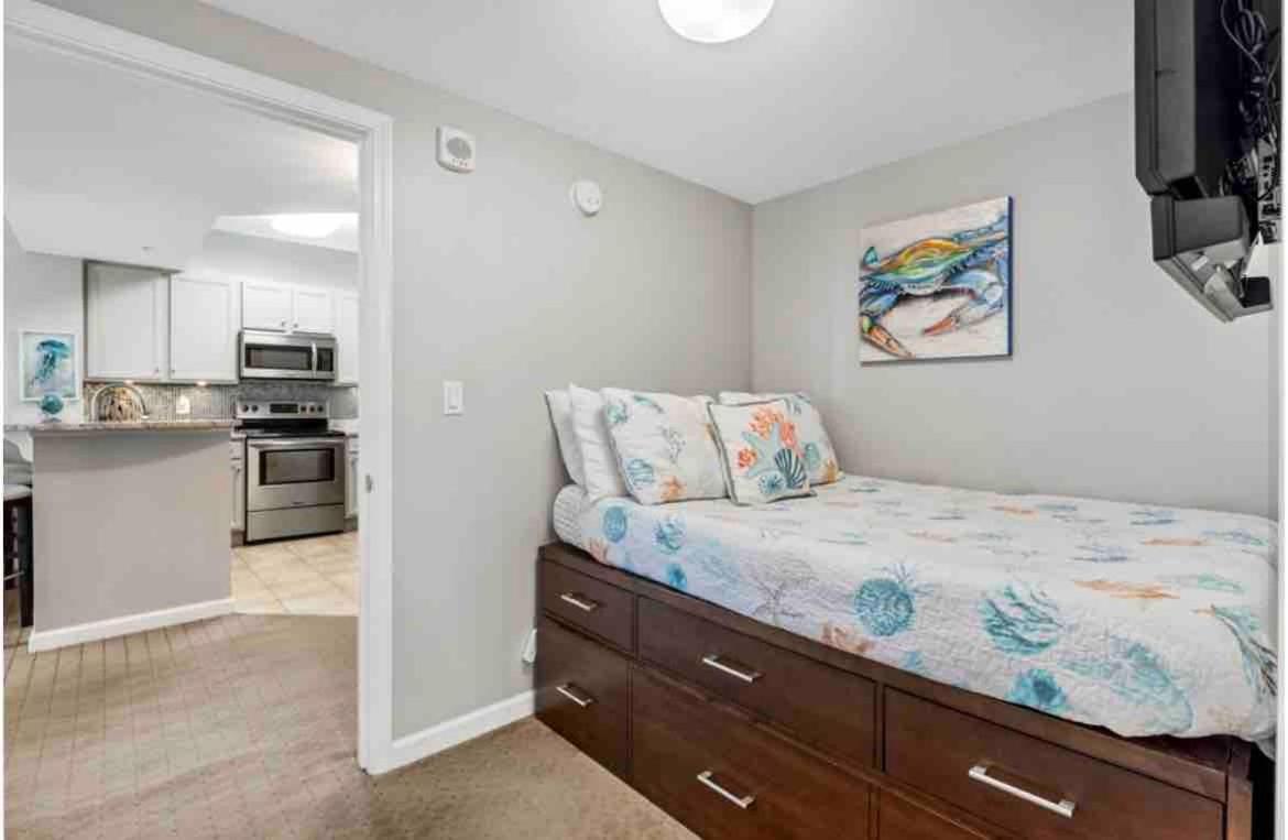 Pink Sunsets At The Palms Of Across From Beach, Heated Pool Shuttle & Dining Destin