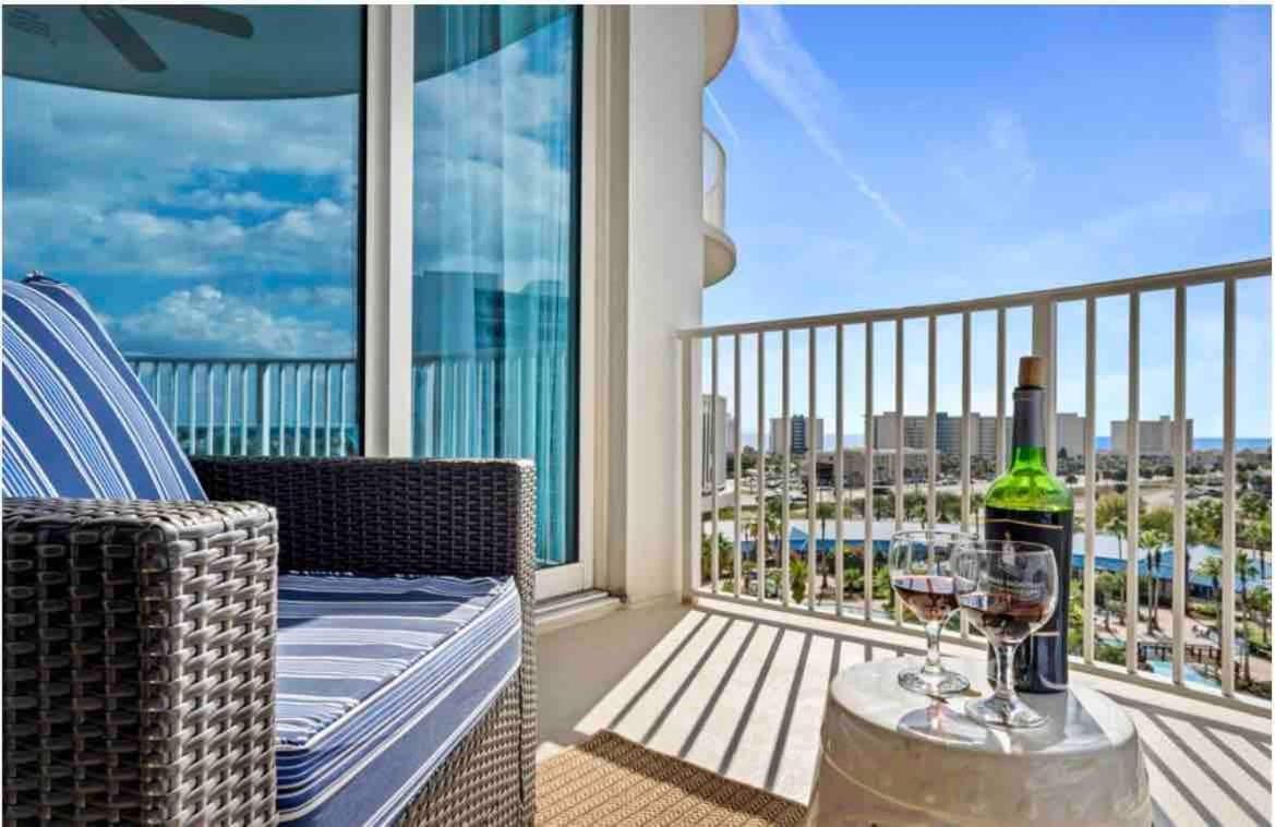 Pink Sunsets At The Palms Of Across From Beach, Heated Pool Shuttle & Dining Holiday home *
