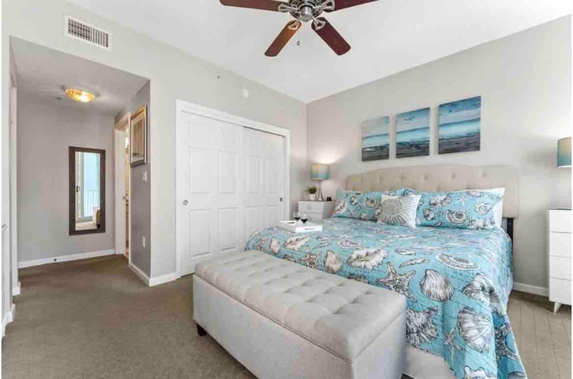 Pink Sunsets At The Palms Of Across From Beach, Heated Pool Shuttle & Dining Holiday home Destin