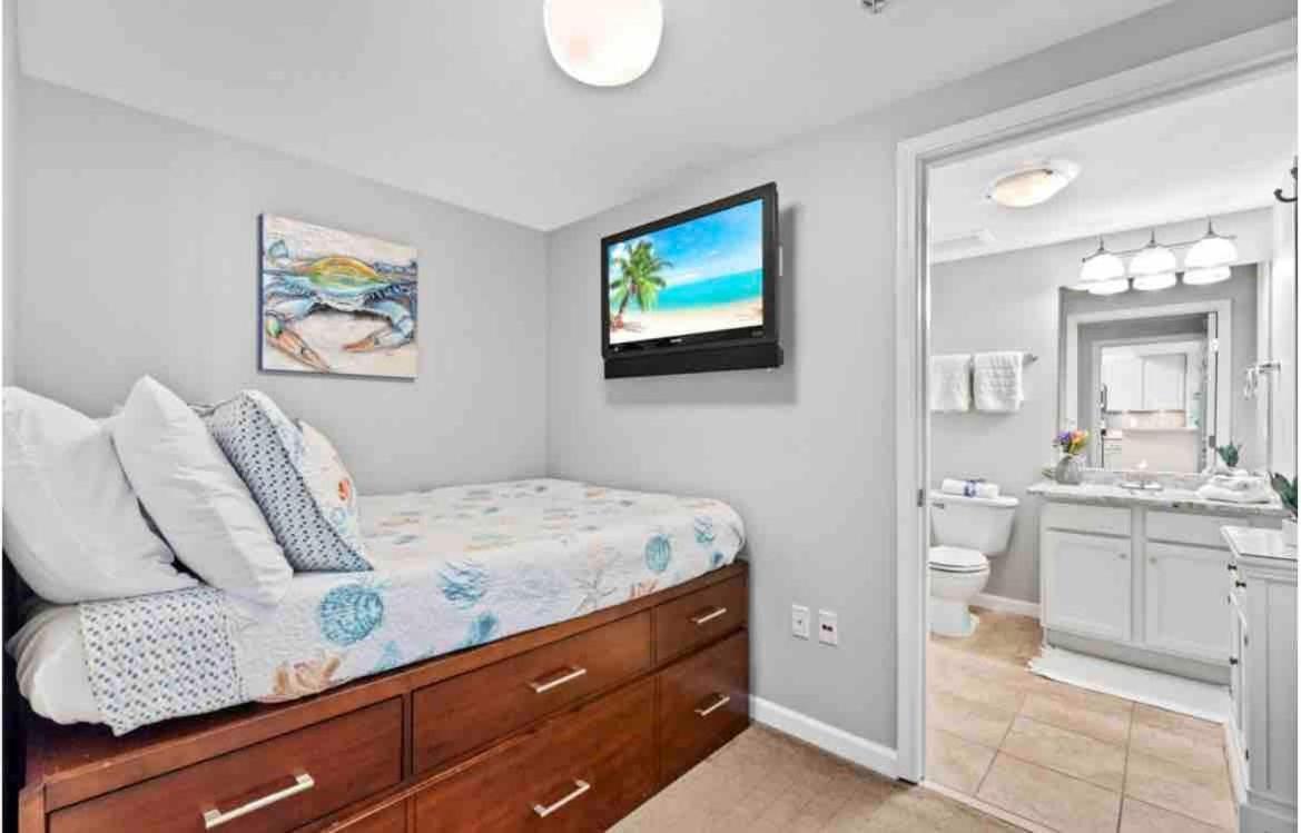 Holiday home Pink Sunsets At The Palms Of Across From Beach, Heated Pool Shuttle & Dining Destin