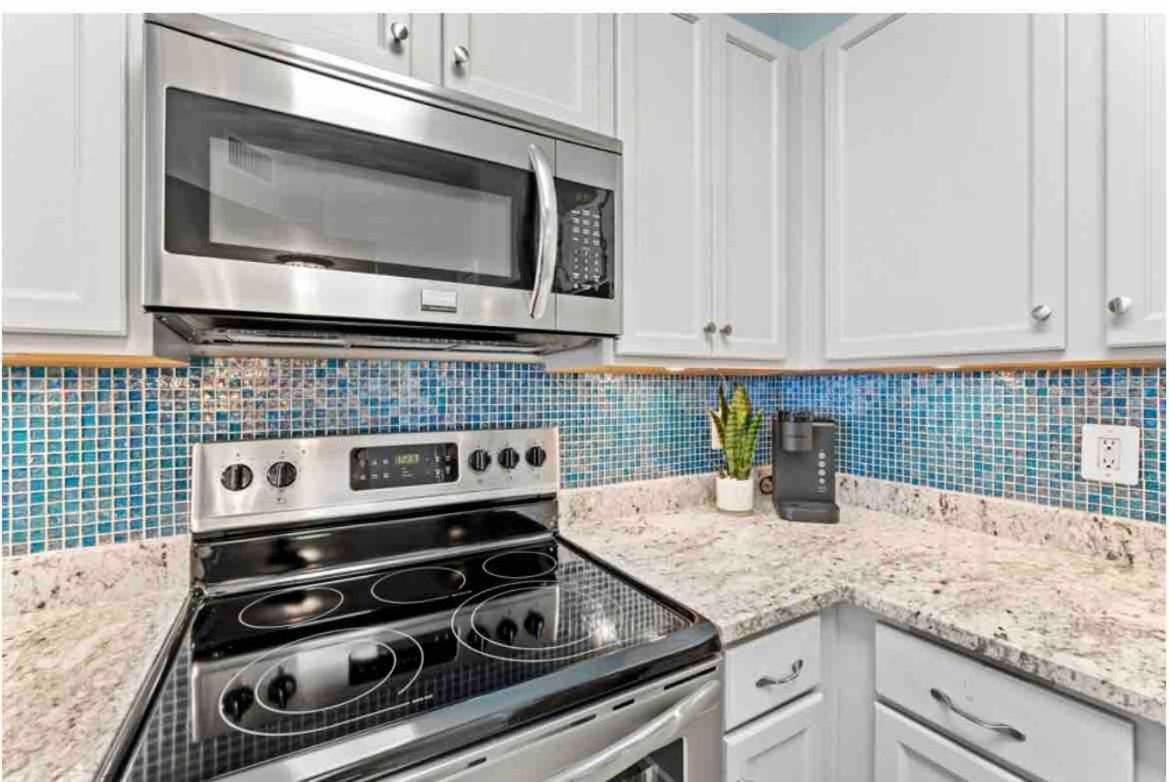 Pink Sunsets At The Palms Of Across From Beach, Heated Pool Shuttle & Dining Destin