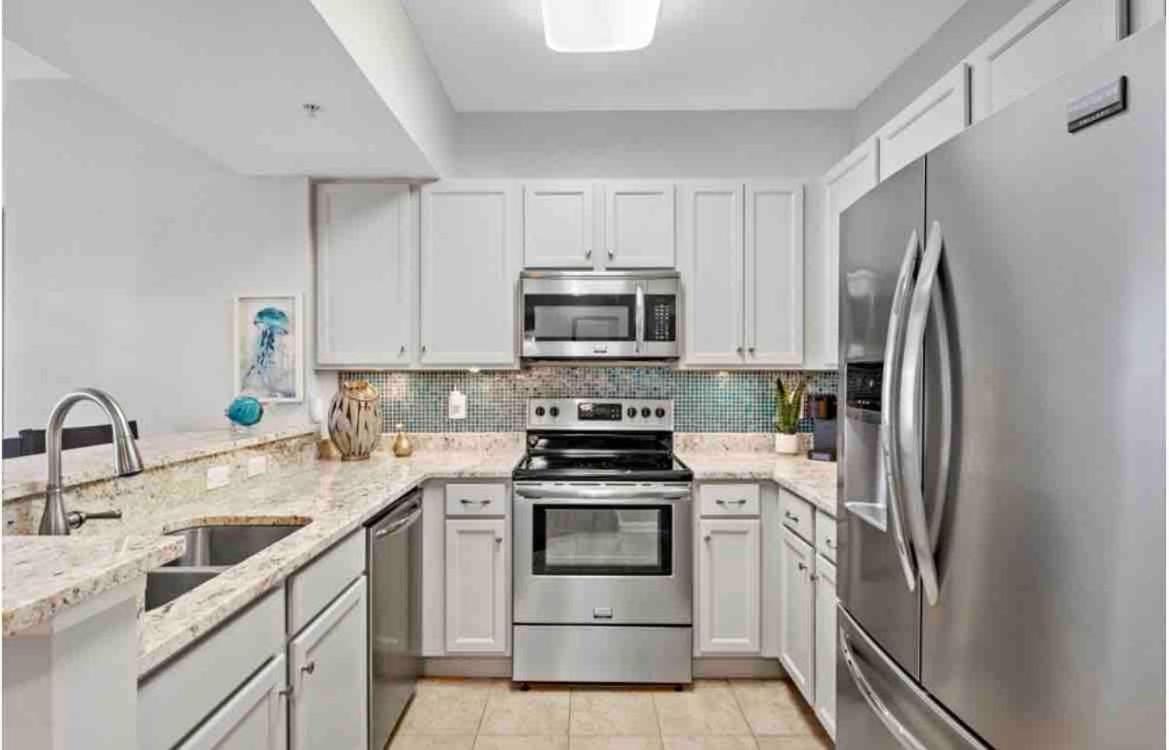 Pink Sunsets At The Palms Of Across From Beach, Heated Pool Shuttle & Dining * Destin