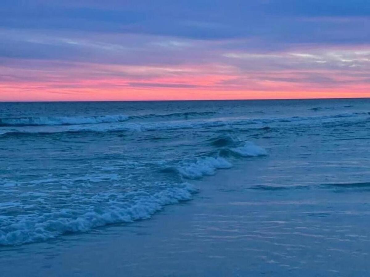 Penthouse Amazing Gulf Views Walk Or Shuttle Sleeps 6 Holiday home *