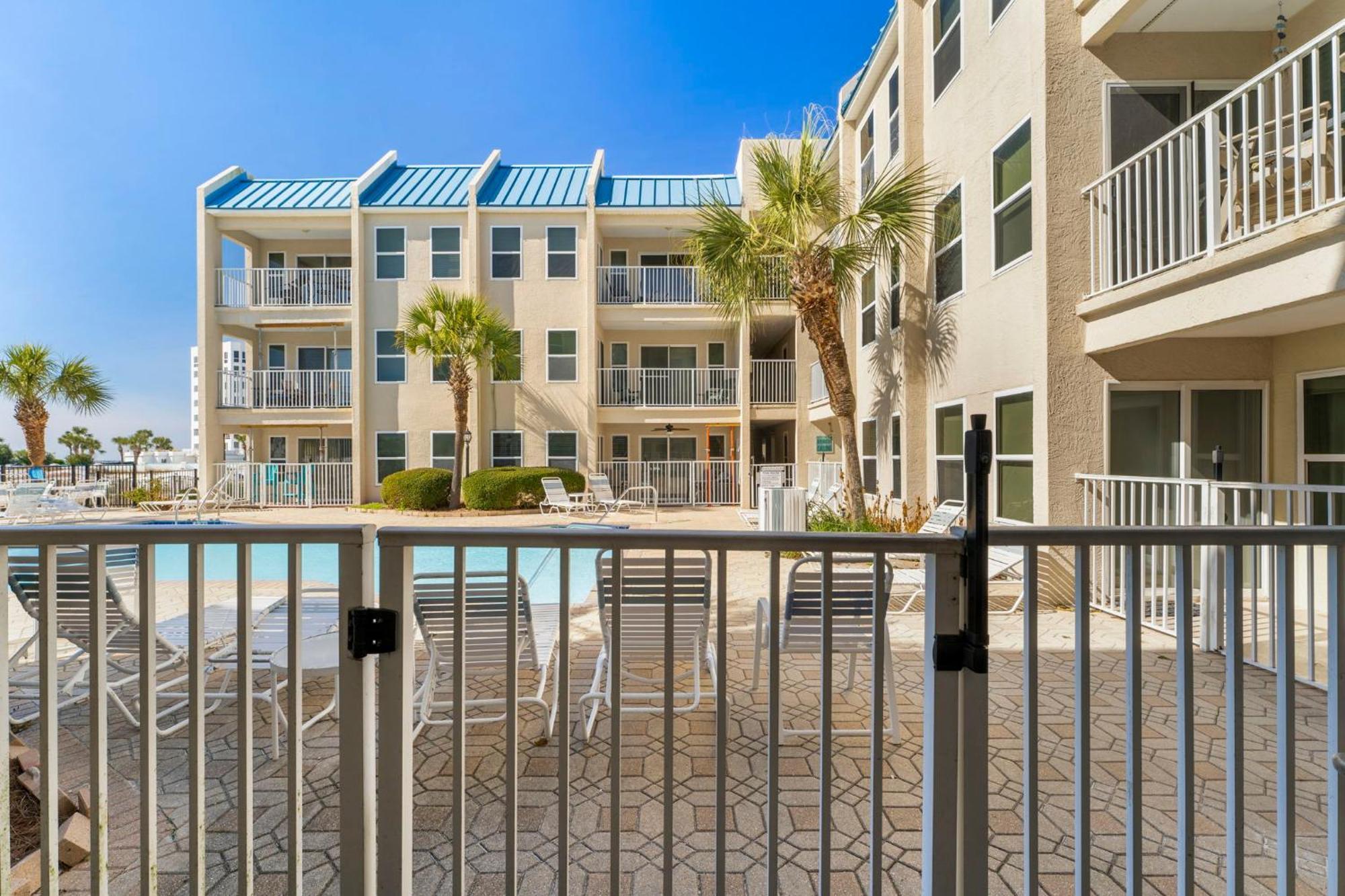 Apartment 102 Poolside