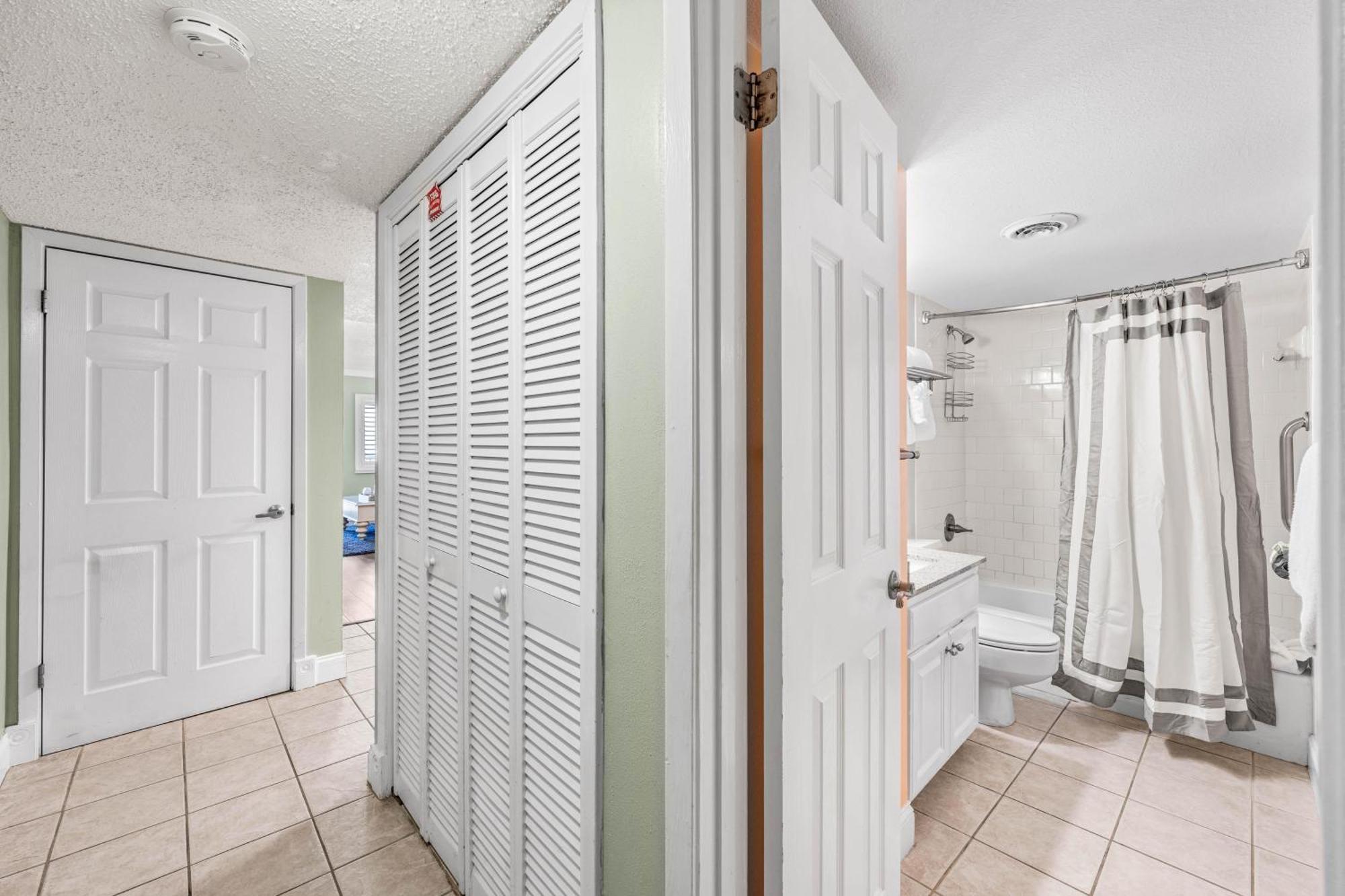 Surf And Racquet Unit 313