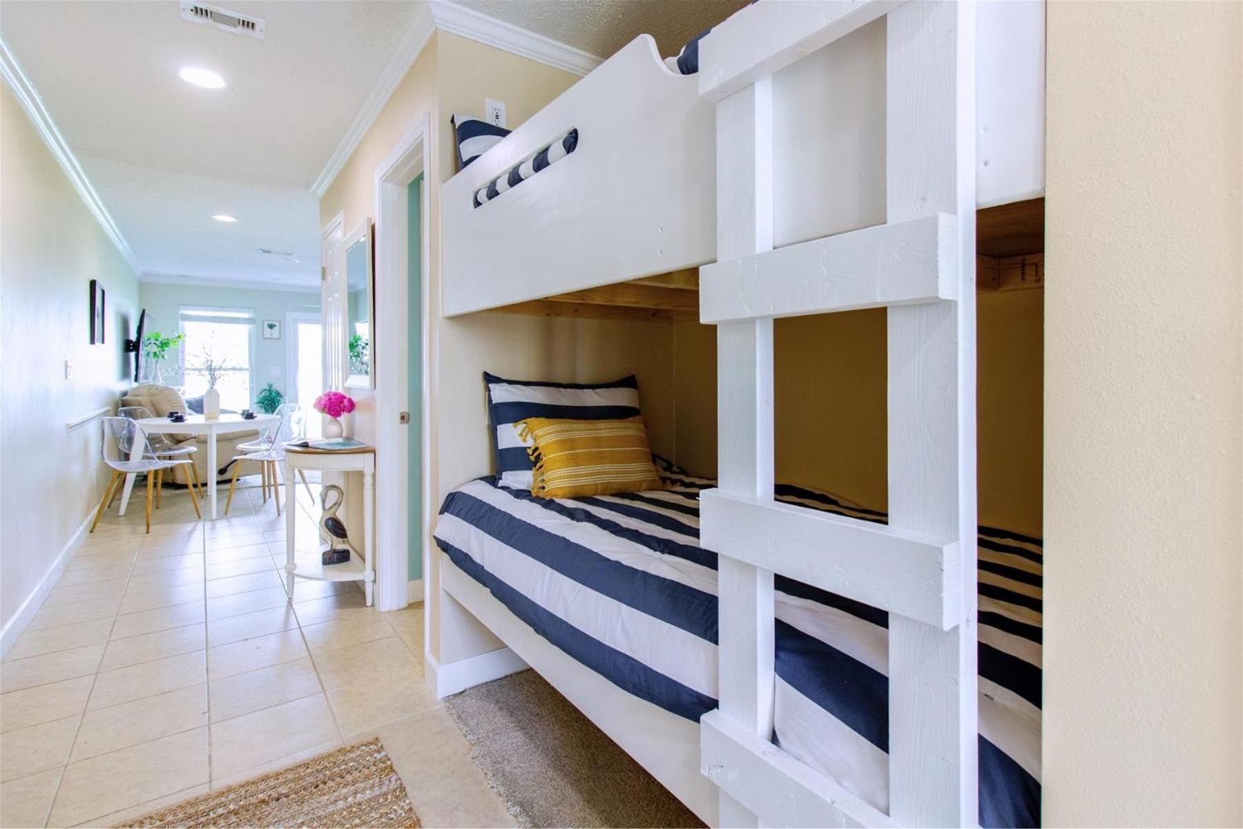 10 D, One Bedroom Apartment