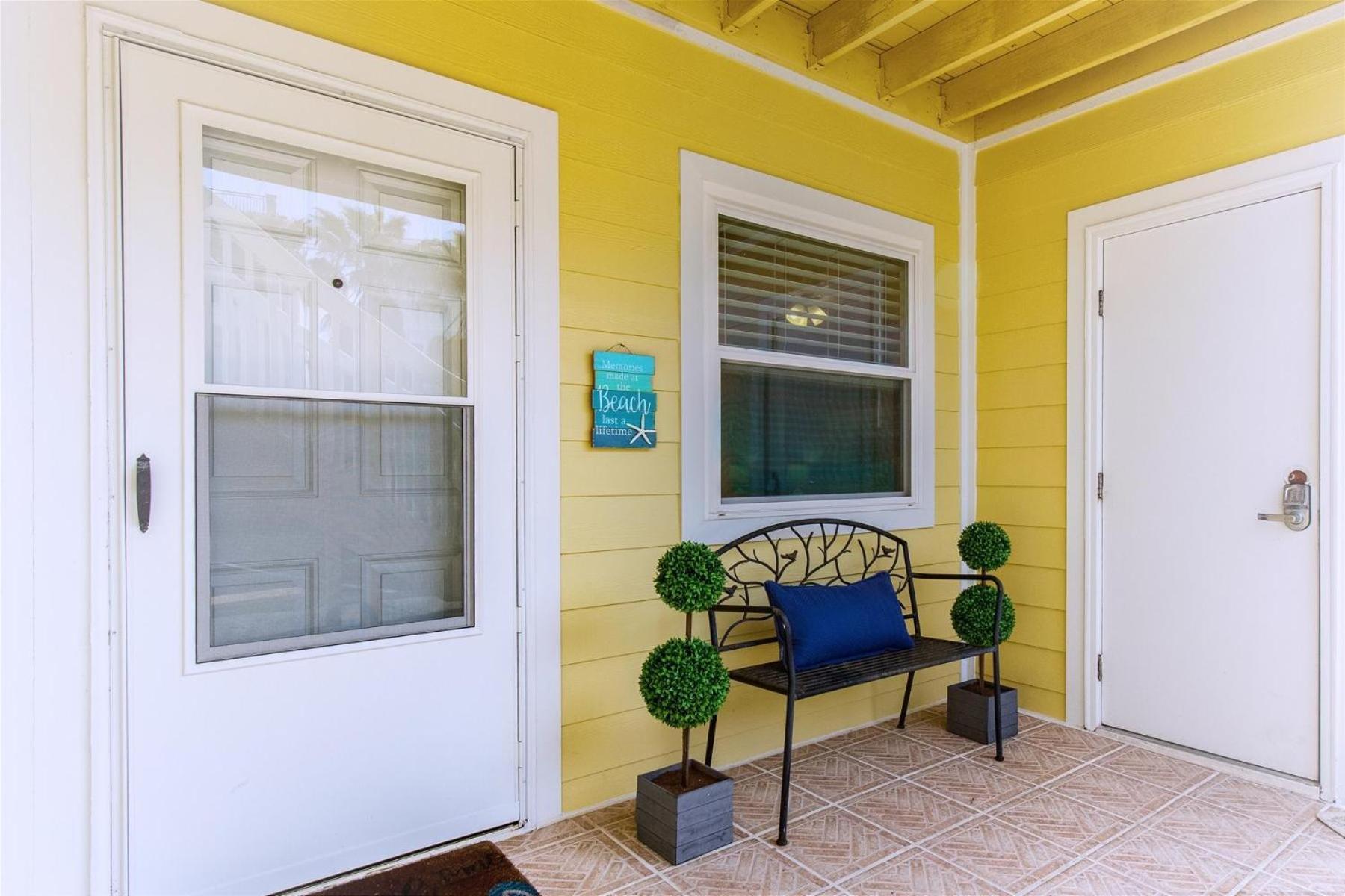 10 D, One Bedroom Apartment *