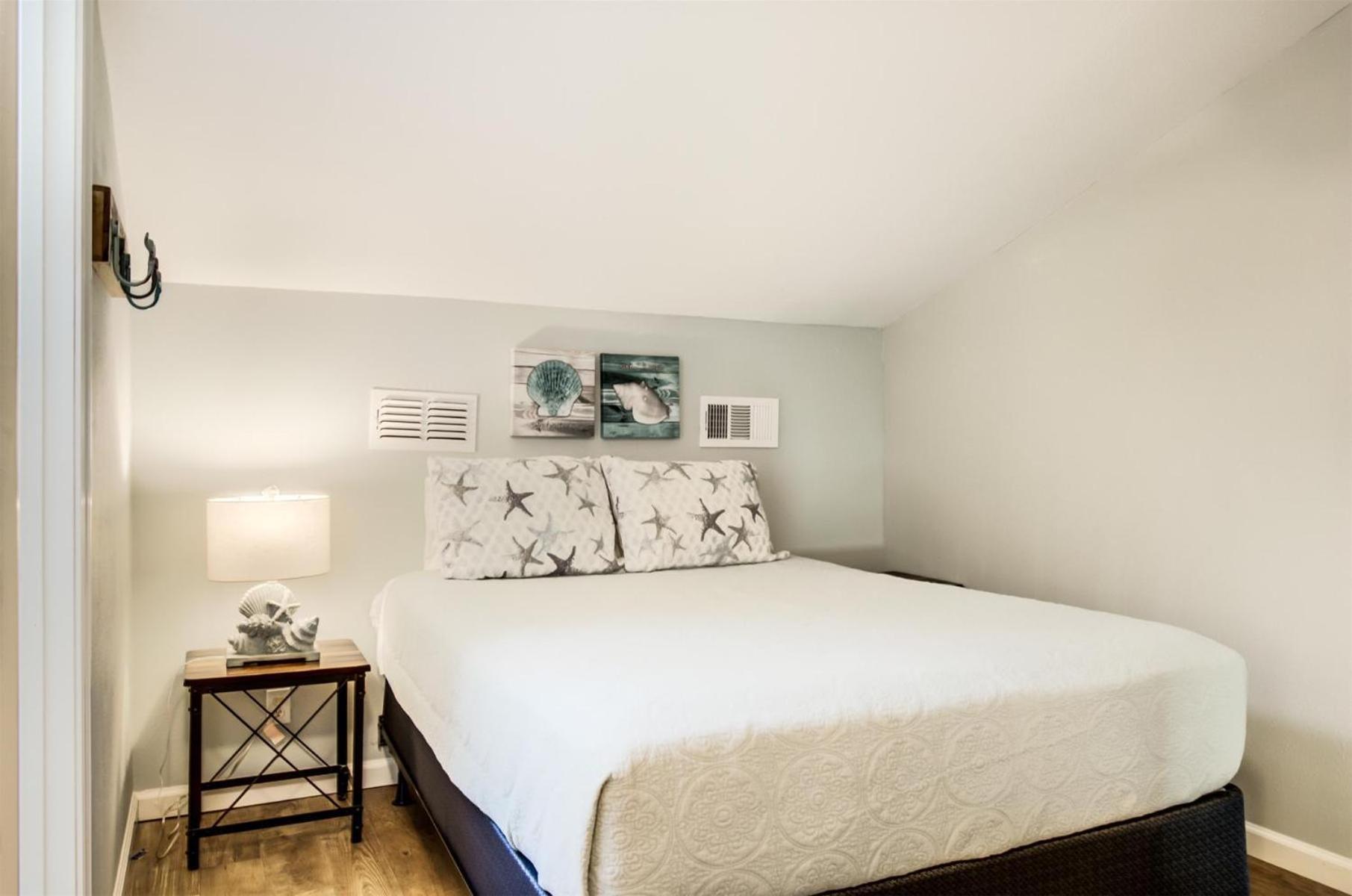 9 H Two Bedroom Apartment *