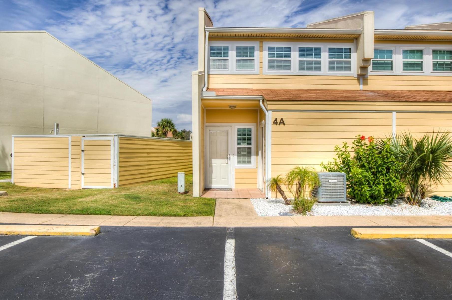 Holiday home 4 A, Three Bedroom Townhome *