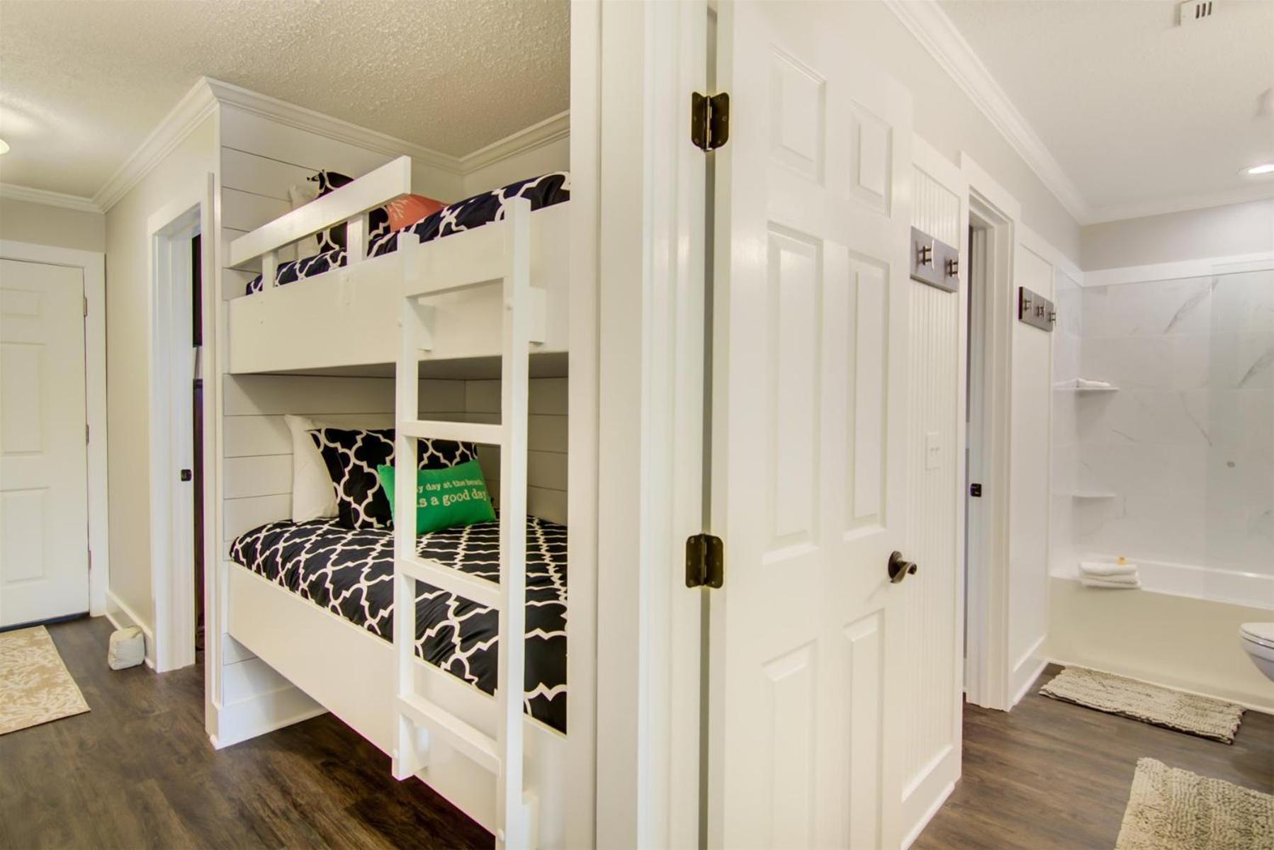 Settle On The Apartment *