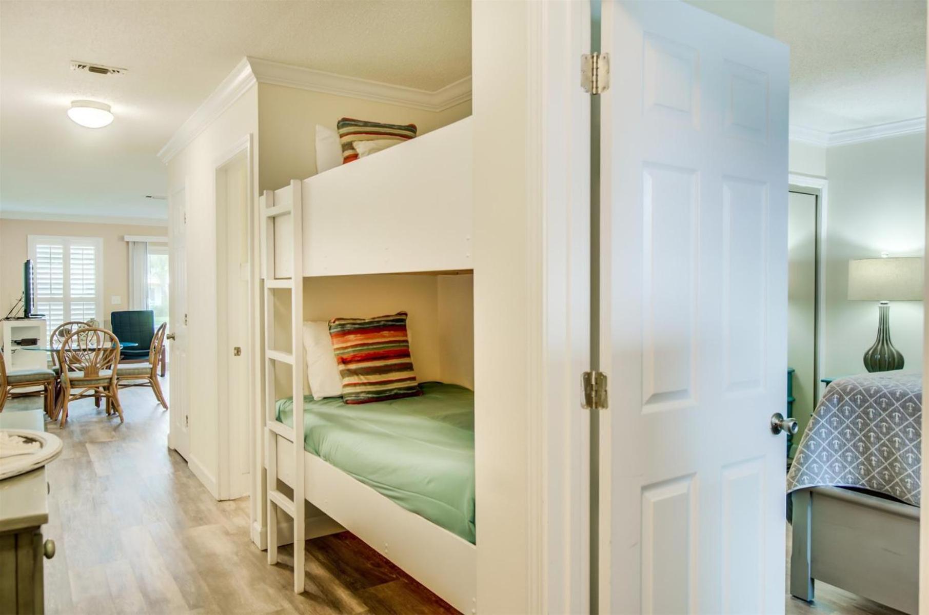 7 D, One Bedroom *