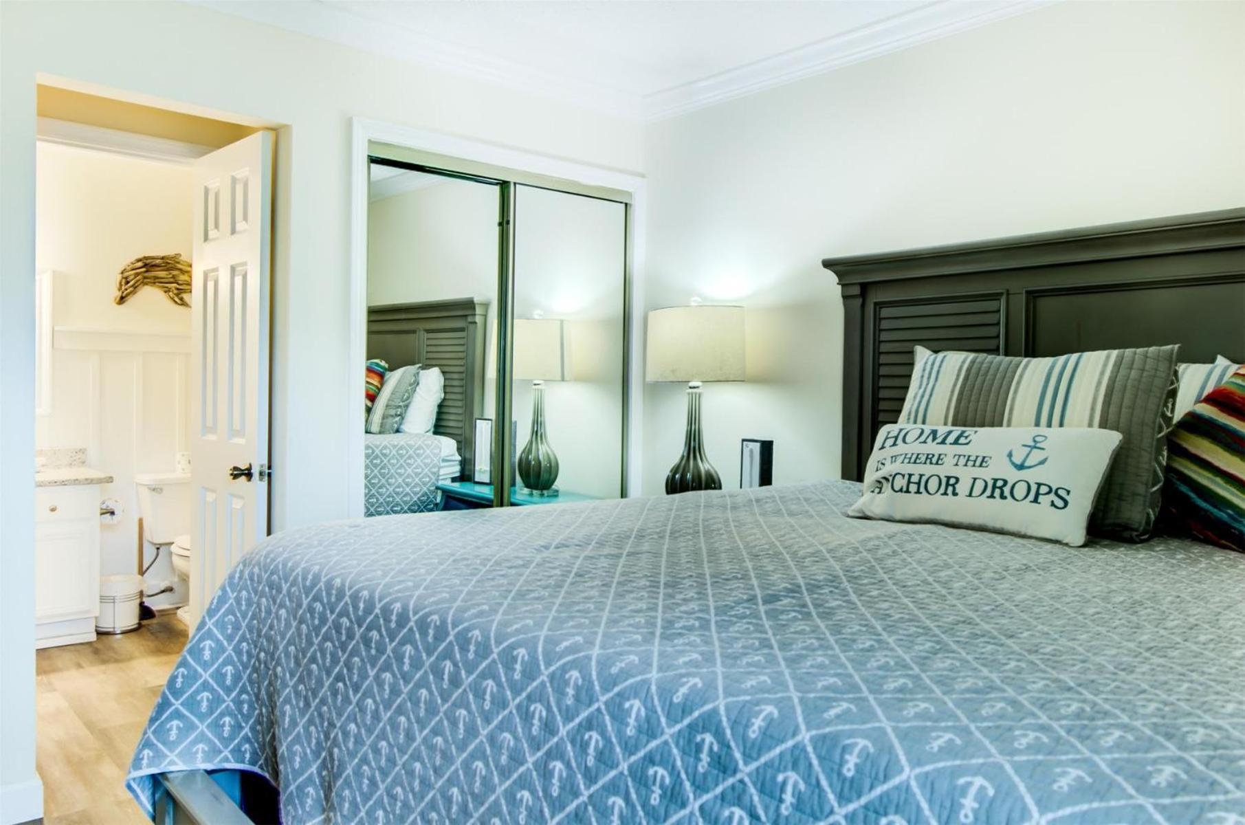 7 D, One Bedroom Apartment *