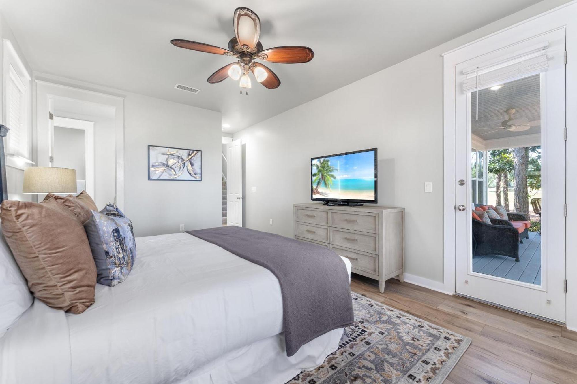 1369 Laurel Grove 