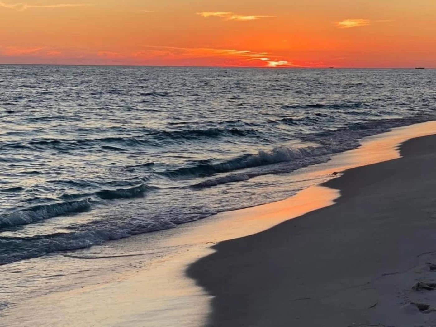Penthouse Amazing Gulf Views Walk Or Shuttle Sleeps 6 Holiday home *