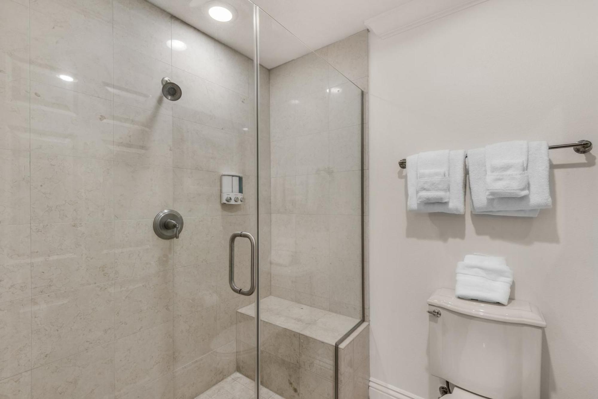 Bright, Corner Unit With Incredible Gulf And Sunset Views!