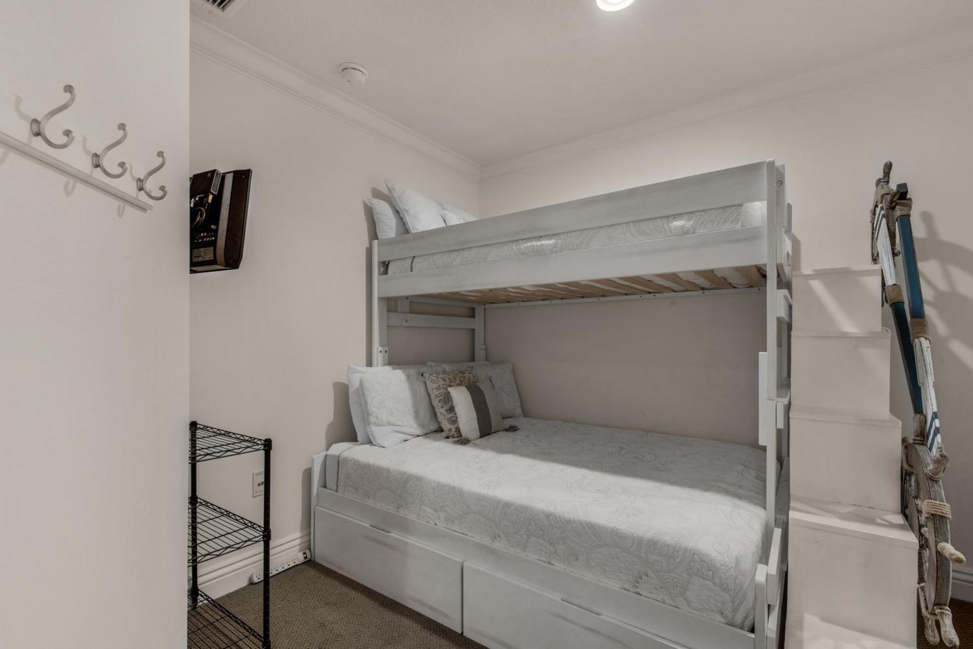 Aparthotel Bright, Corner Unit With Incredible Gulf And Sunset Views!