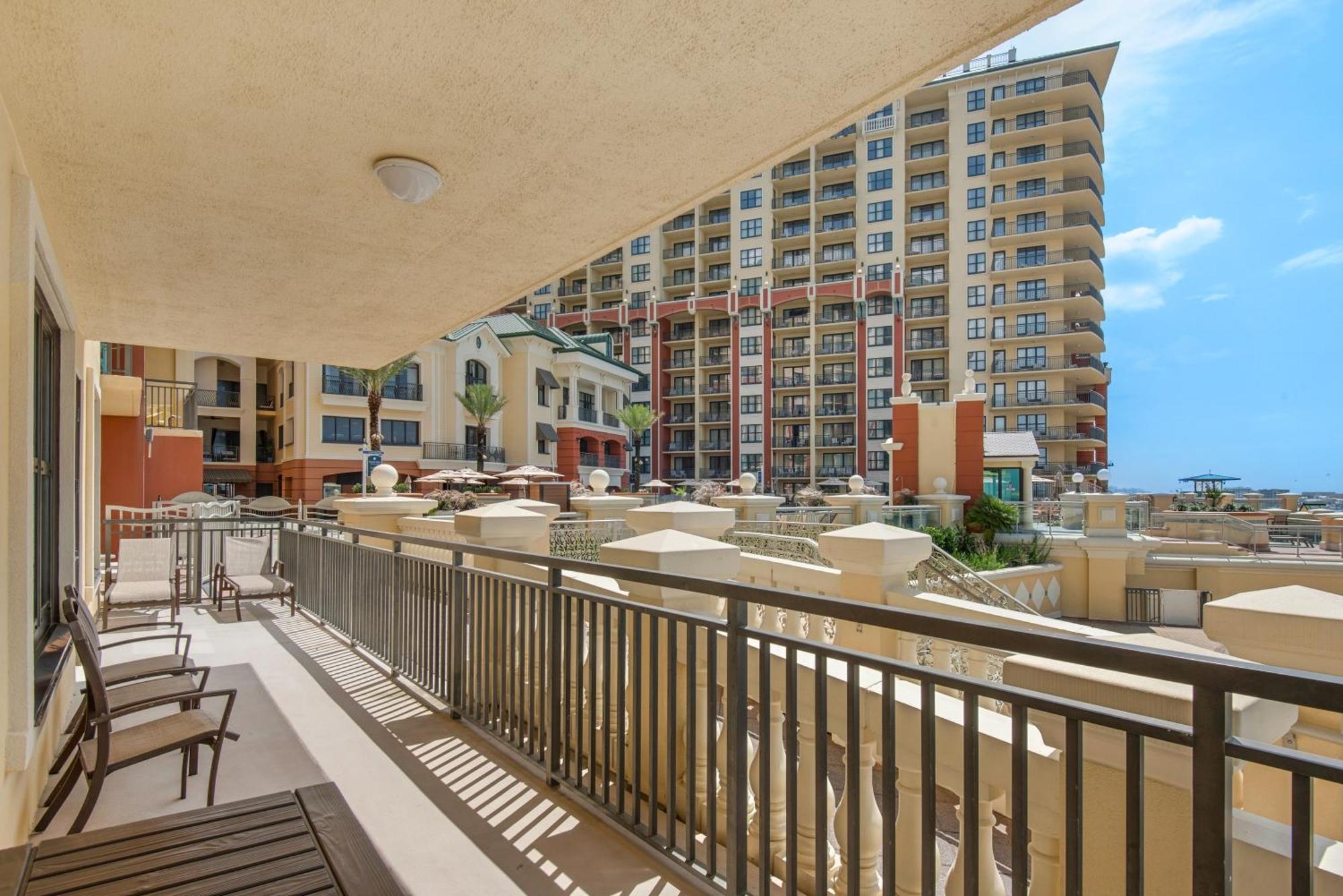 Bright, Corner Unit With Incredible Gulf And Sunset Views!