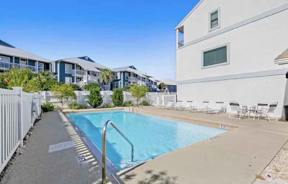 Available For Season! Emerald Heaven In Apartment