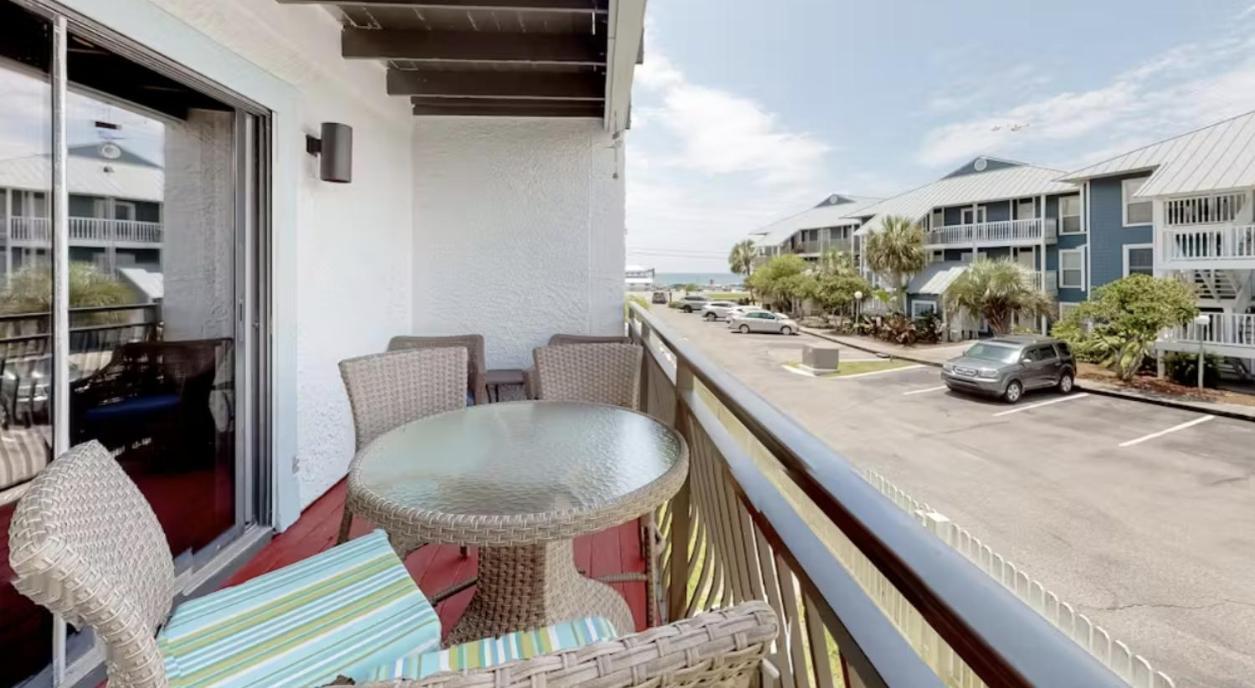 Available For Season! Emerald Heaven In Apartment