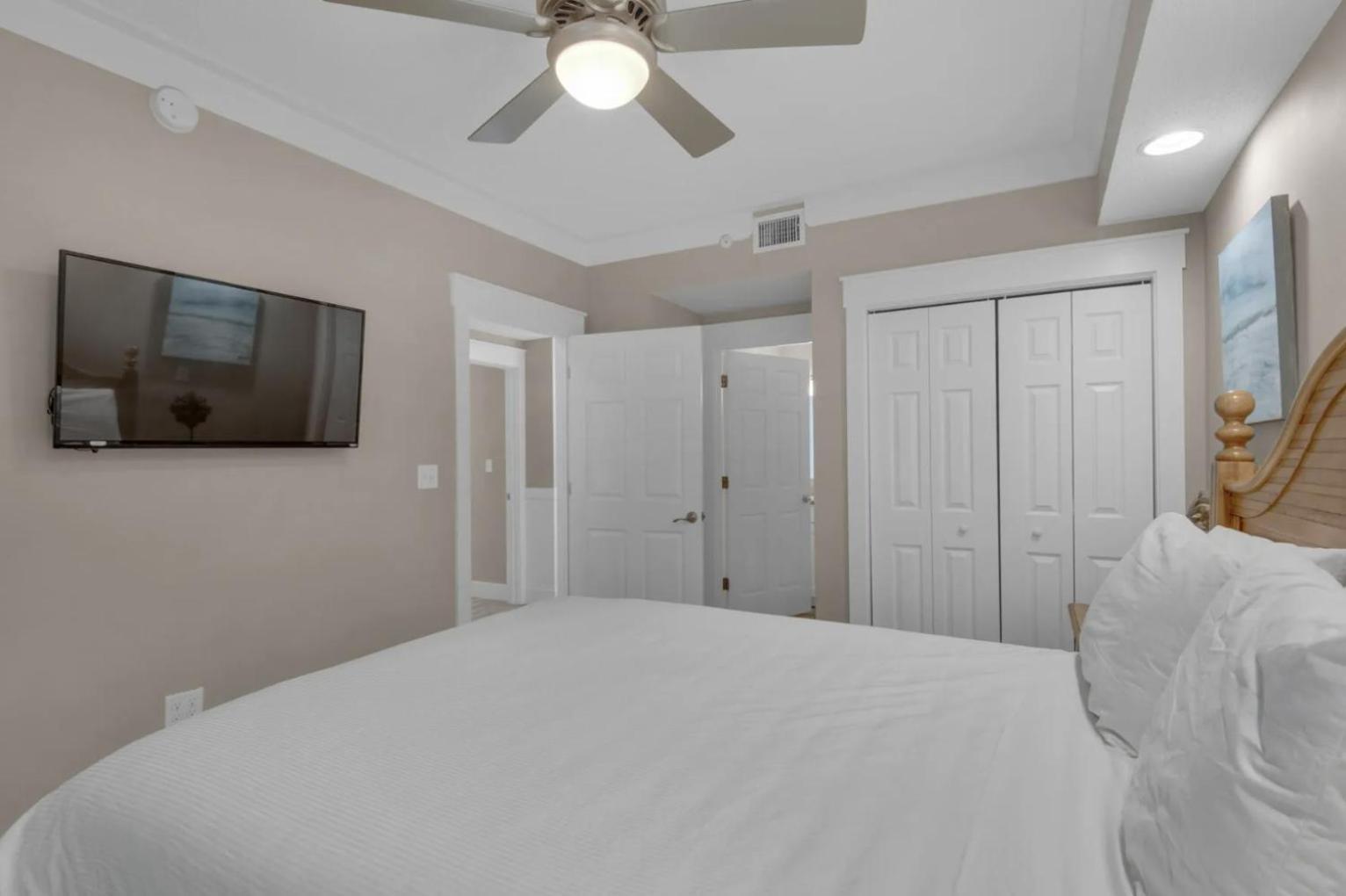 Beauty And The Beach! Heart Of Miramar Apartment *