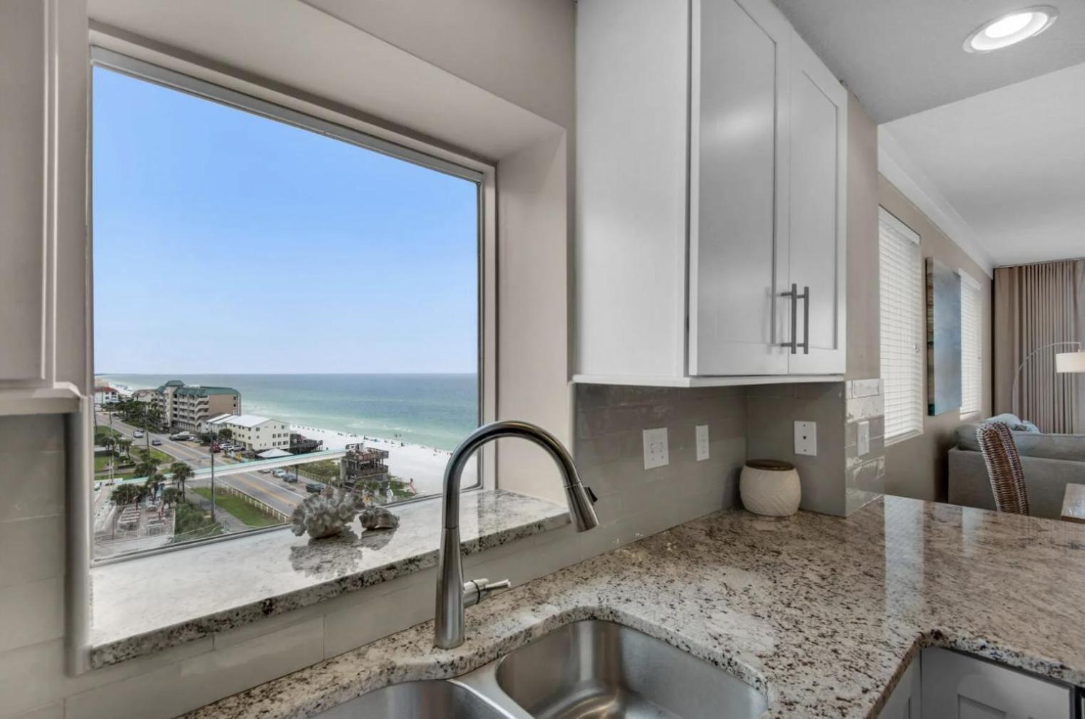 Beauty And The Beach! Heart Of Miramar Apartment Destin