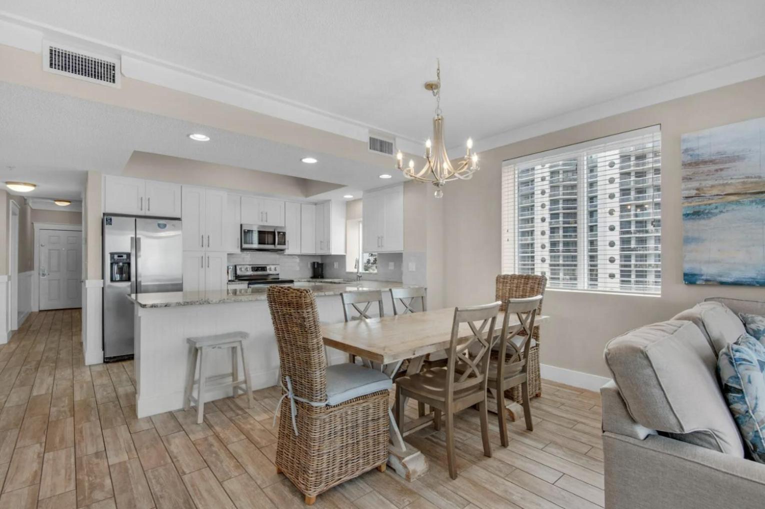 Beauty And The Beach! Heart Of Miramar Apartment