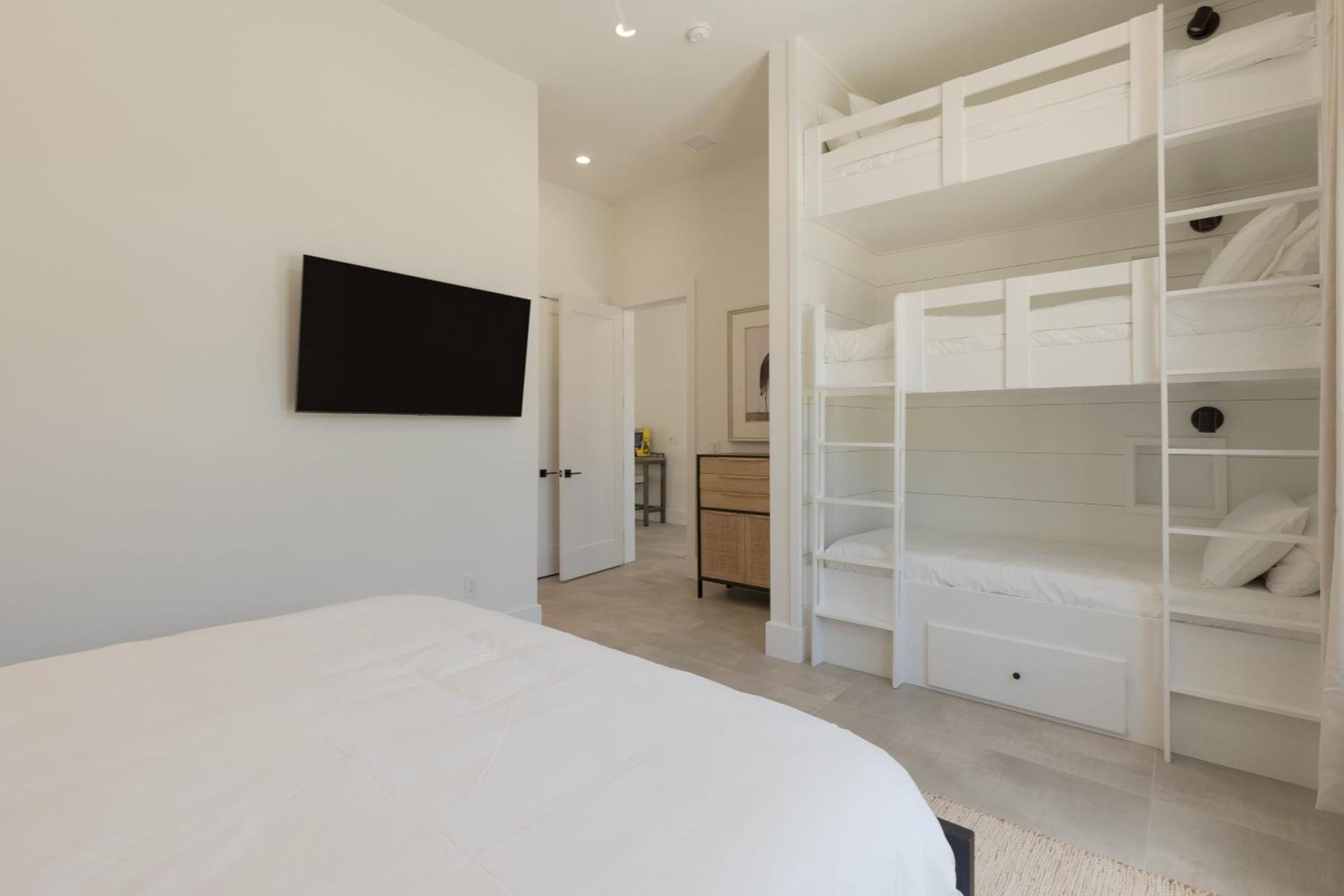Emerald Enclave By Avantstay 18bdr Buyout Two Stunning Homes By The
