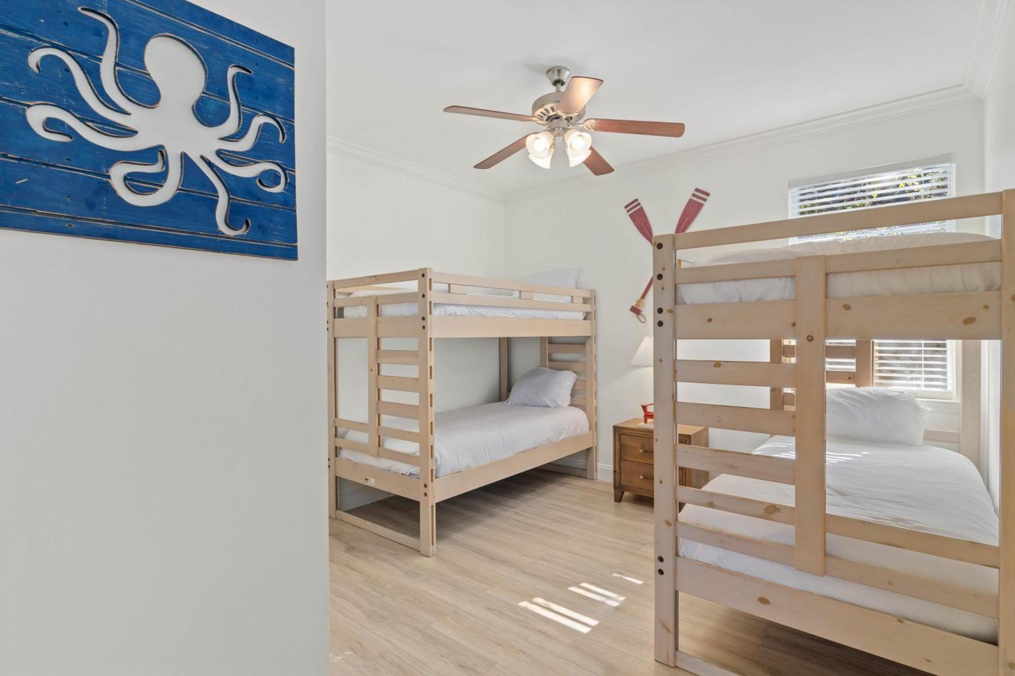 Holiday home Coral By Avantstay Gorgeous Three Story W Two Balconies Destin