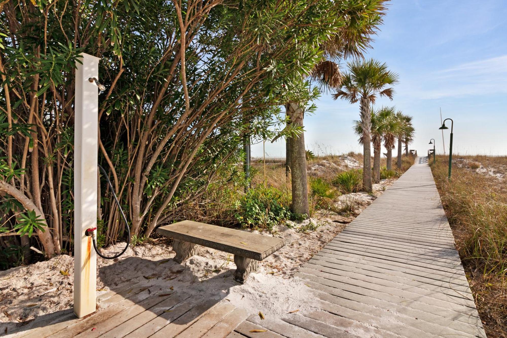 Dolphin Point 702a