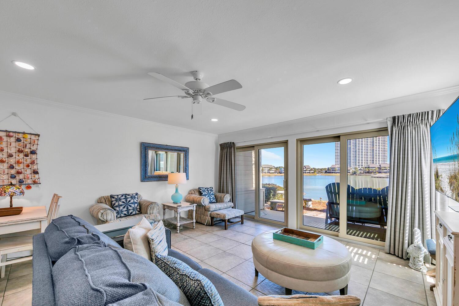 Lakefront 101 Holiday home