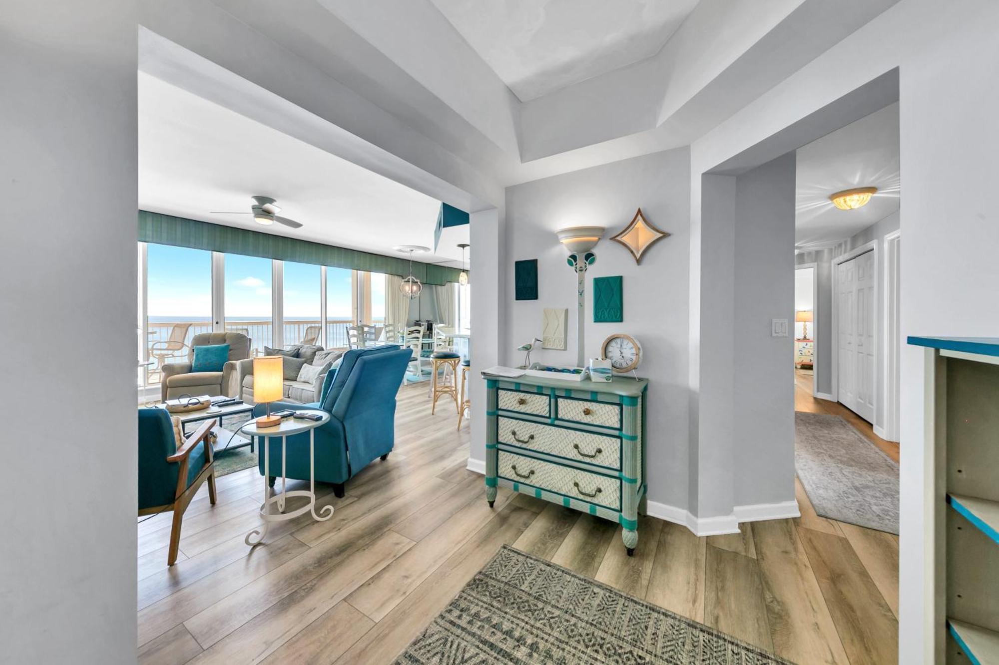Silver Towers 1003e Gulf Front Sleeps 8 * Destin