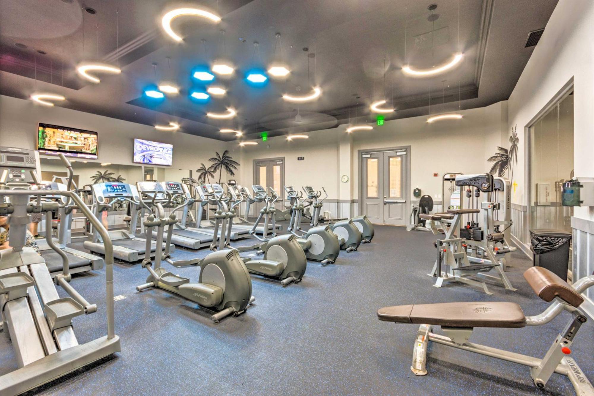 Apartment 1 Mi To Henderson With Perks! *