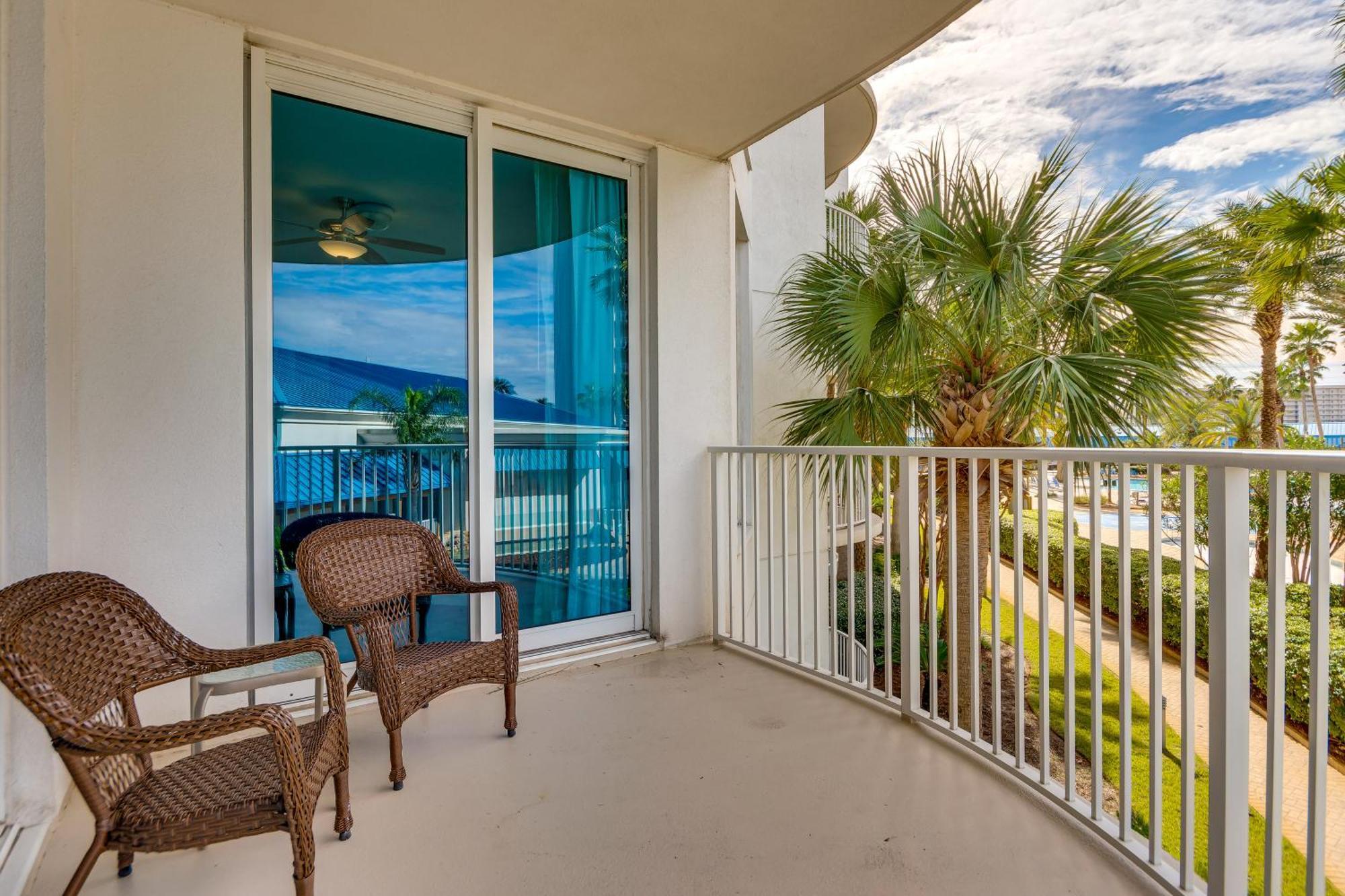 1 Mi To Henderson With Perks! Apartment Destin