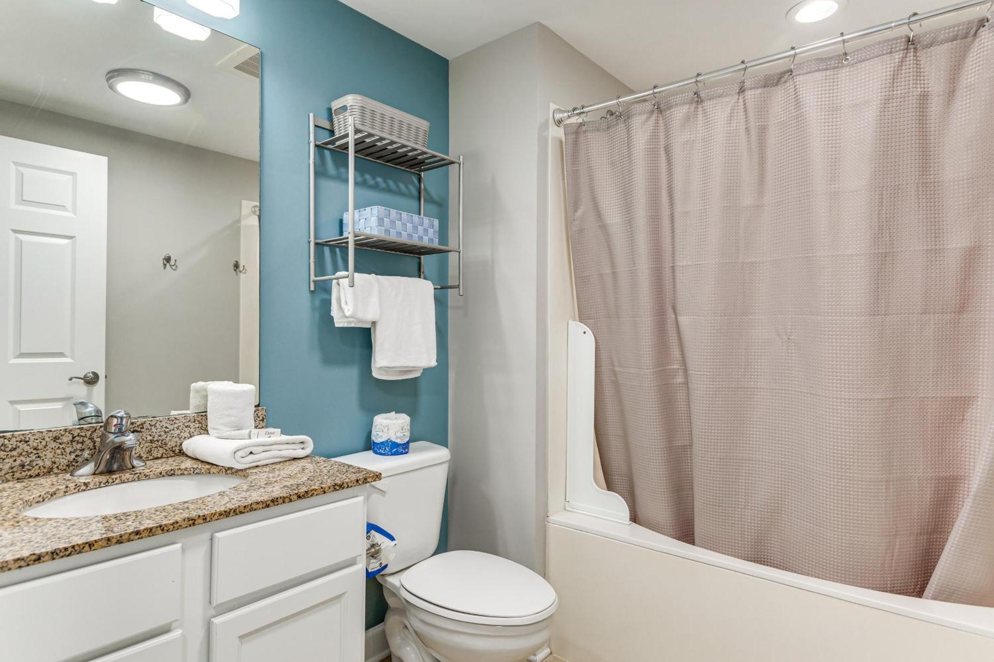 Apartment 1 Mi To Henderson With Perks! Destin