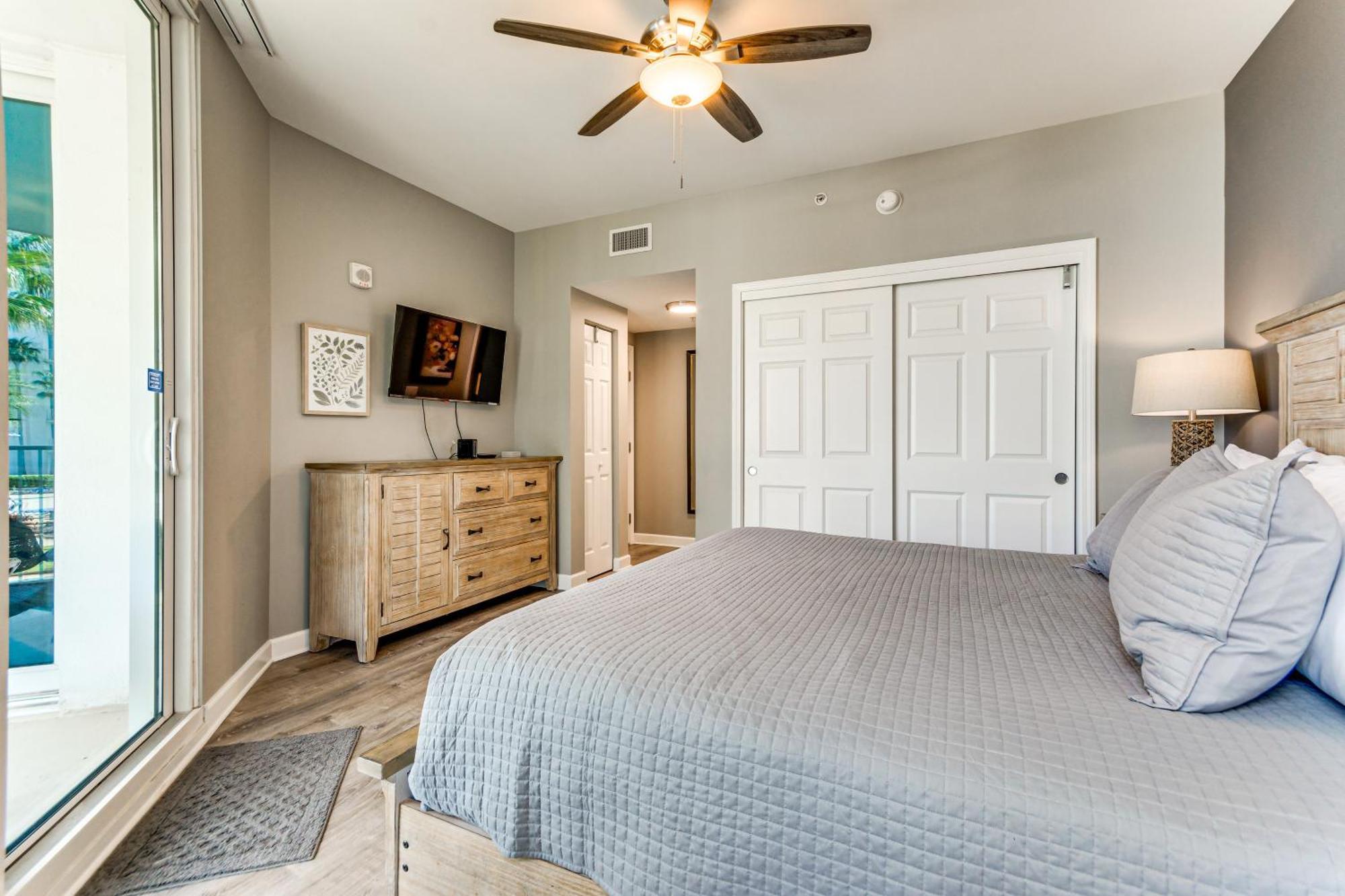 Apartment 1 Mi To Henderson With Perks! *