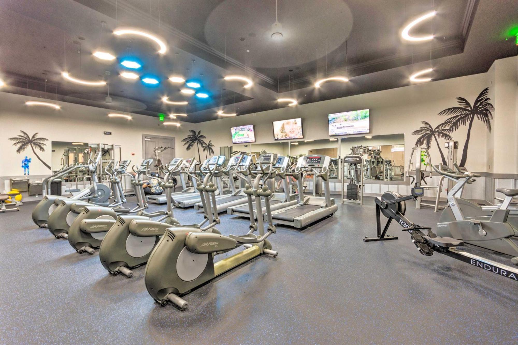 1 Mi To Henderson With Perks! Apartment Destin