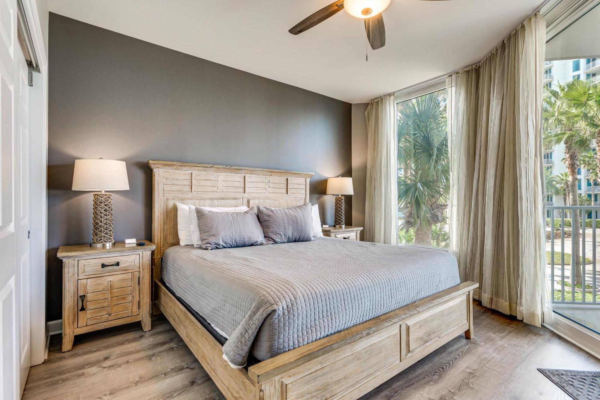 1 Mi To Henderson With Perks! * Destin