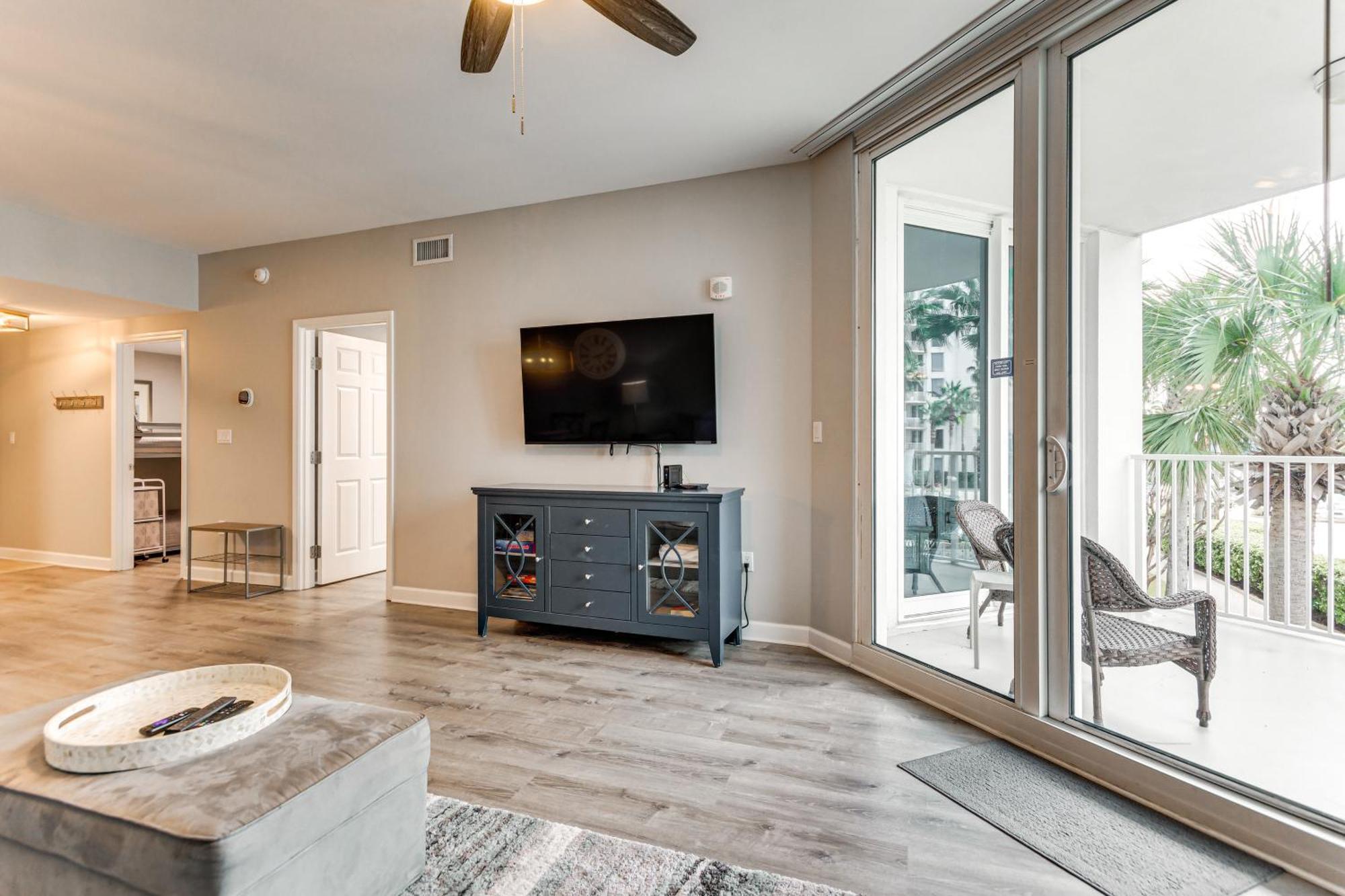 Apartment 1 Mi To Henderson With Perks!