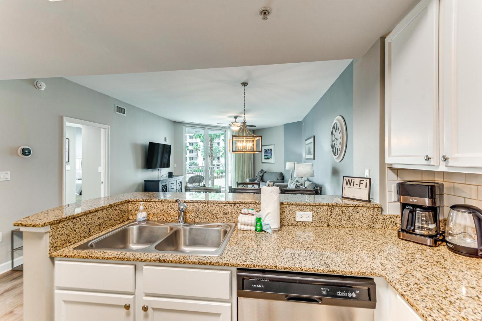 Apartment 1 Mi To Henderson With Perks! *