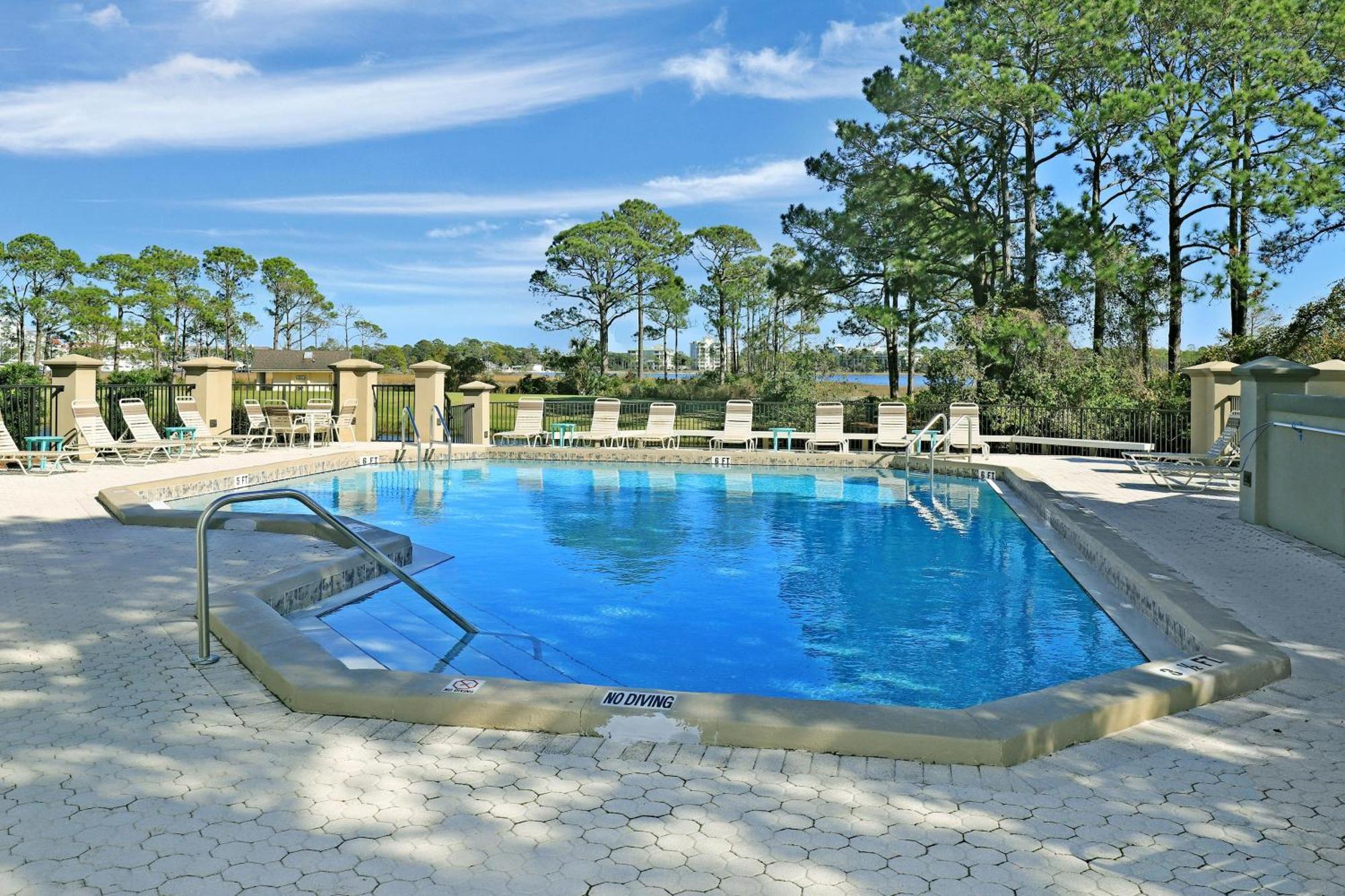823 Harbour Point *