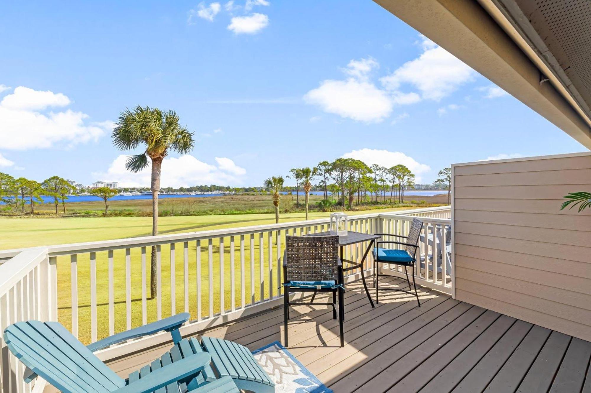 823 Harbour Point