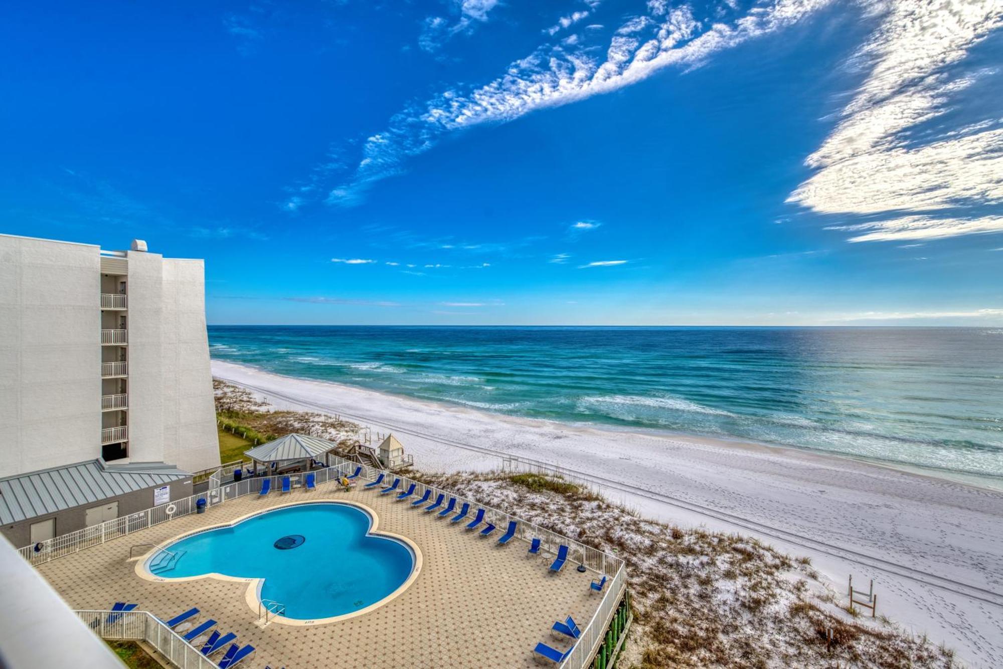 Apartment House C602 - Beachfront With Pool, Wifi, & Service *