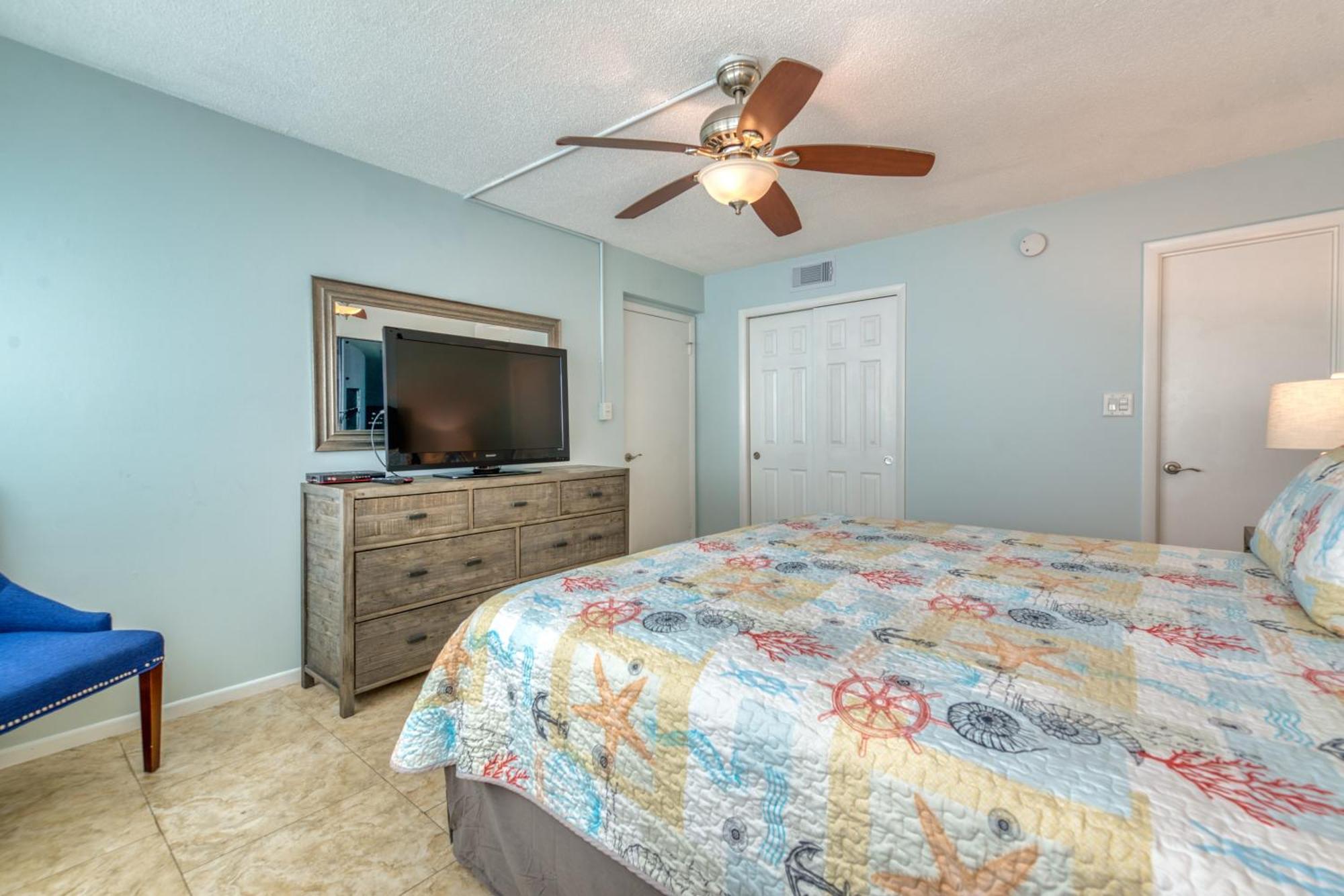 House C602 - Beachfront With Pool, Wifi, & Service Apartment *